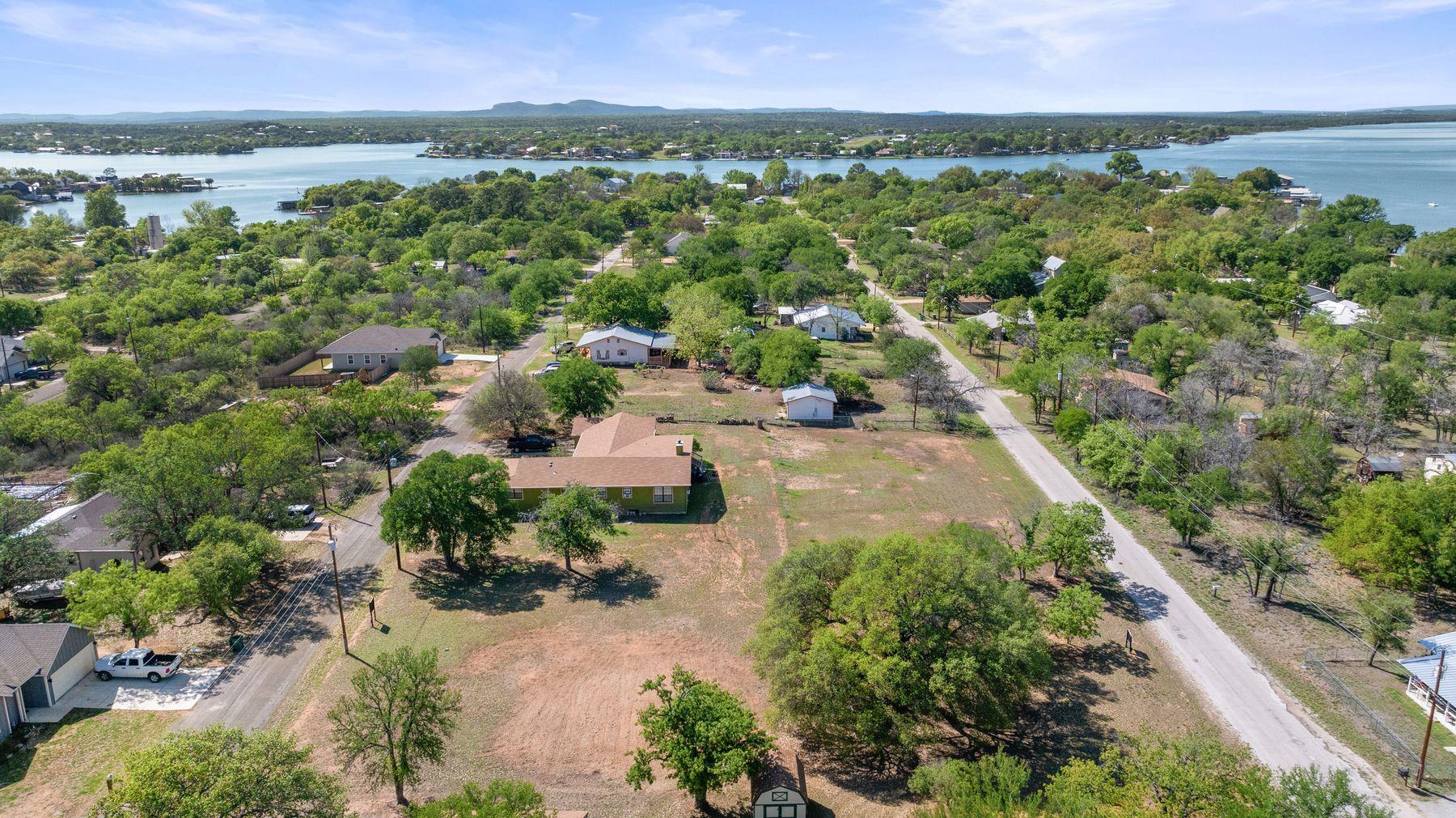 208 Norwood Dr, Granite Shoals, TX 78654