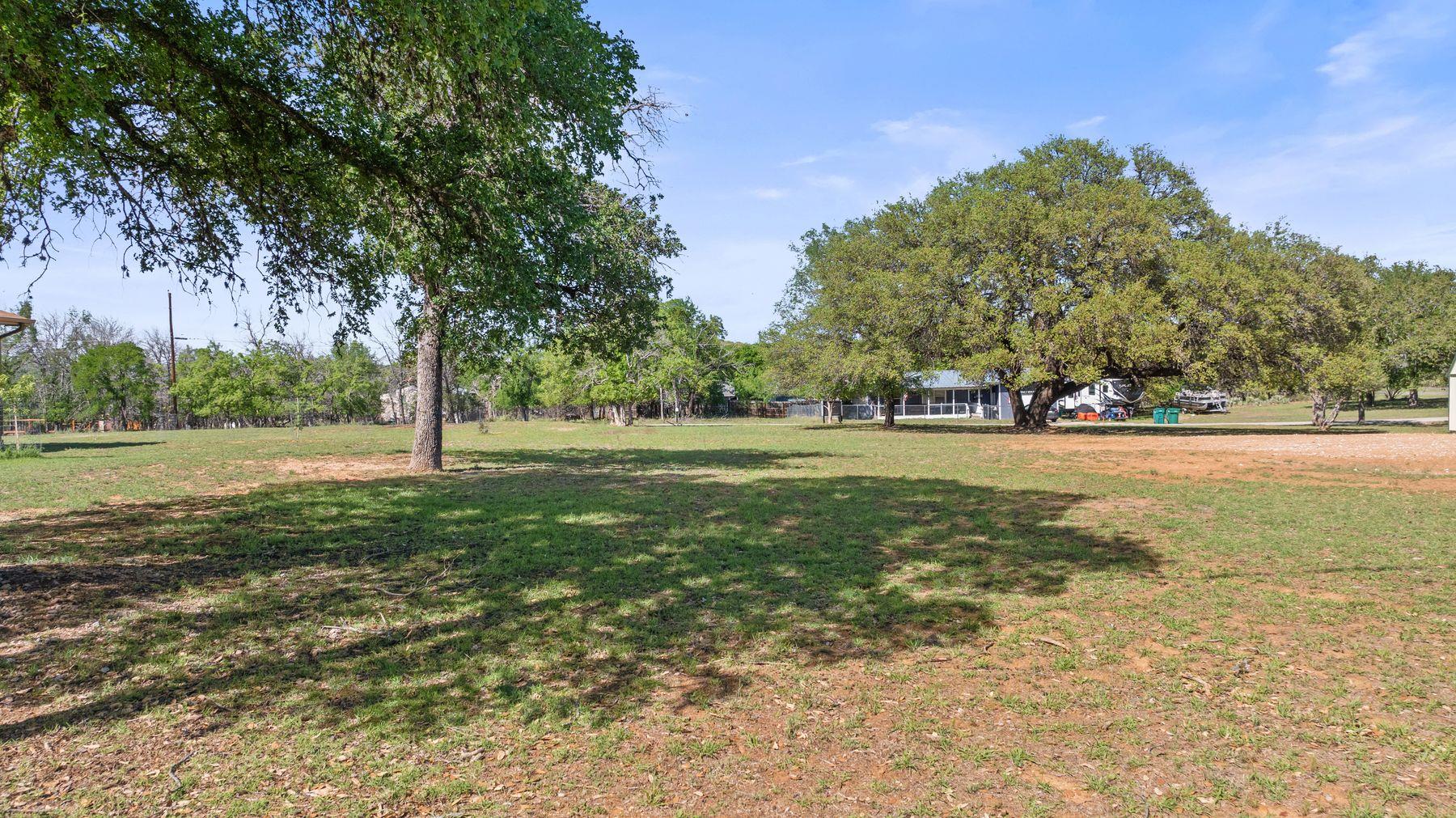 208 Norwood Dr, Granite Shoals, TX 78654