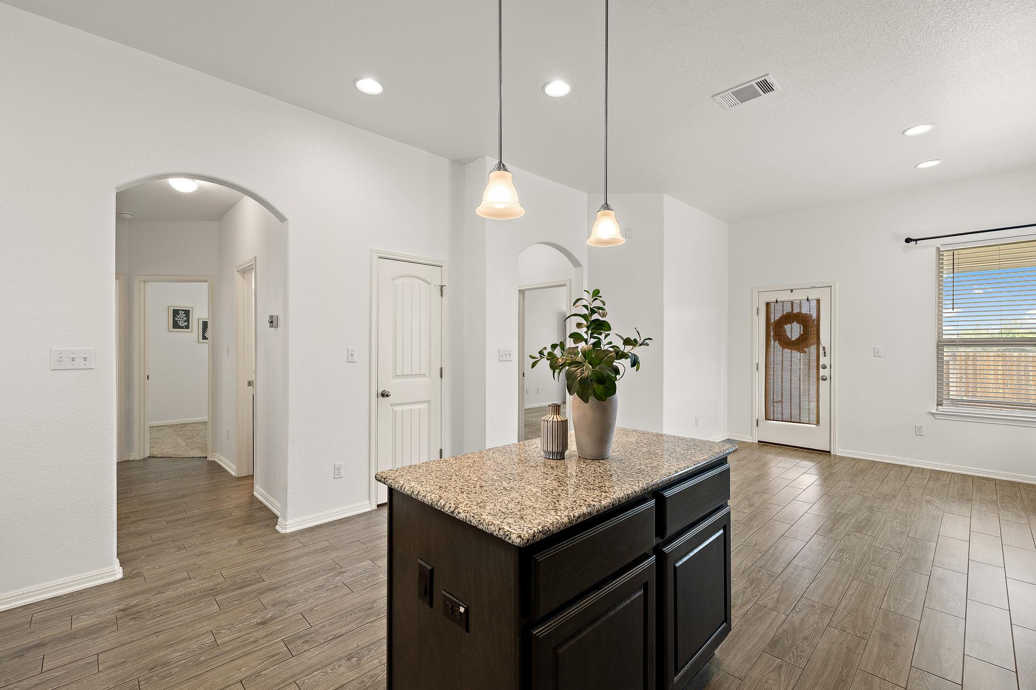 892 Centerra Hills Cir, Round Rock, TX 78665