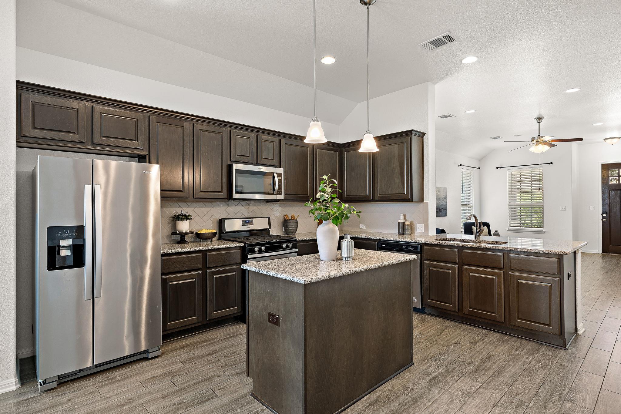 892 Centerra Hills Cir, Round Rock, TX 78665