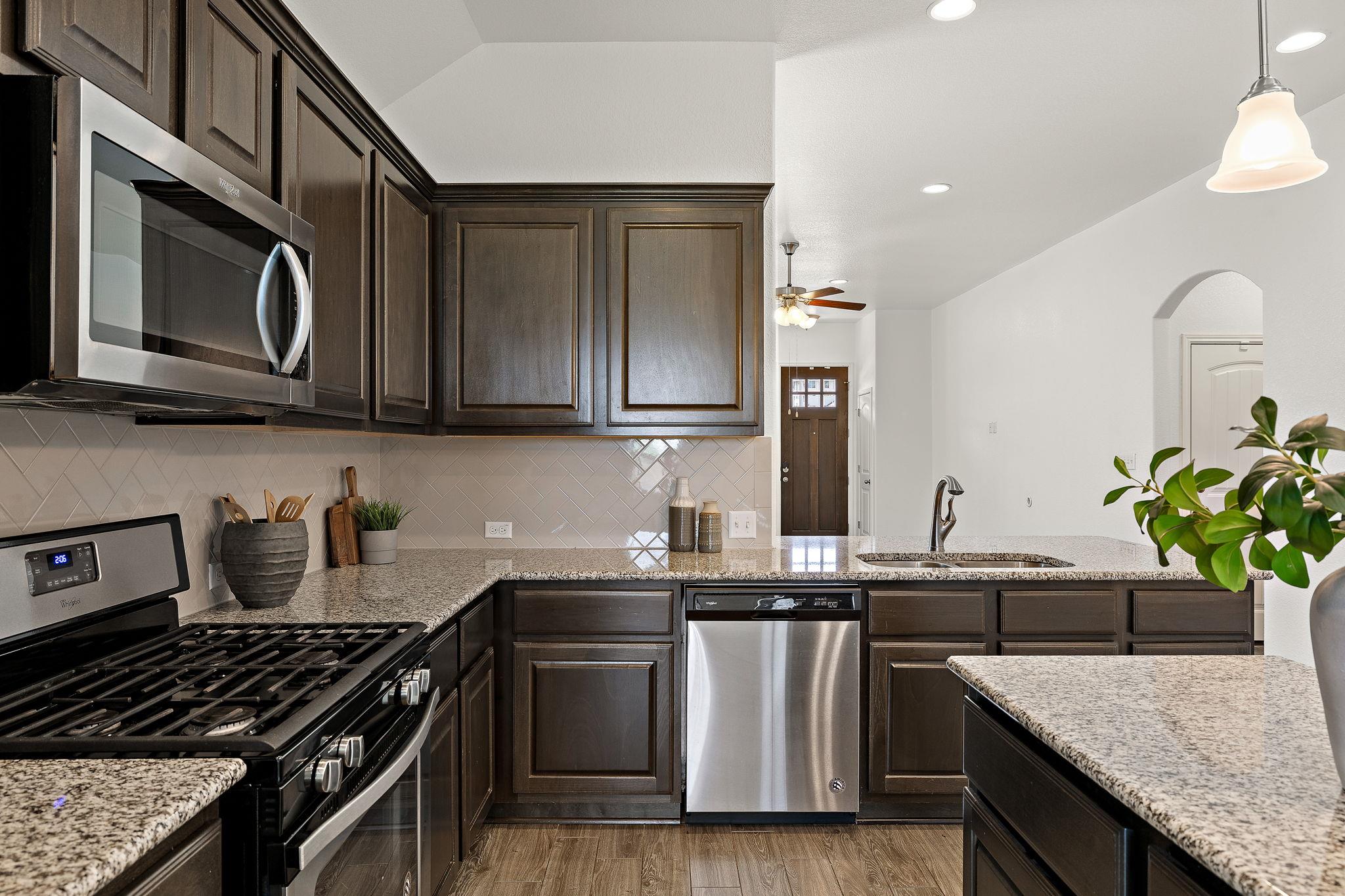 892 Centerra Hills Cir, Round Rock, TX 78665