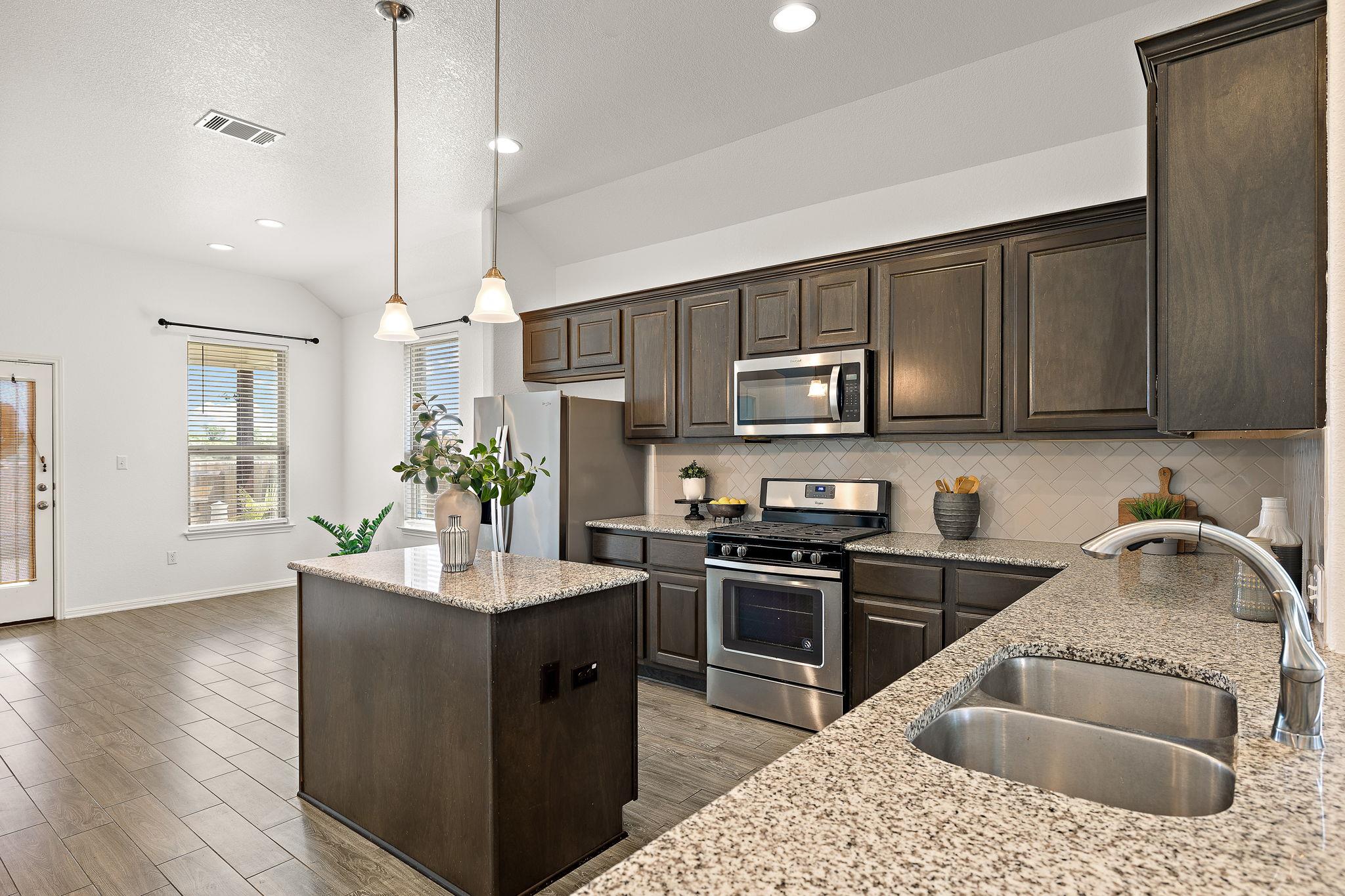 892 Centerra Hills Cir, Round Rock, TX 78665