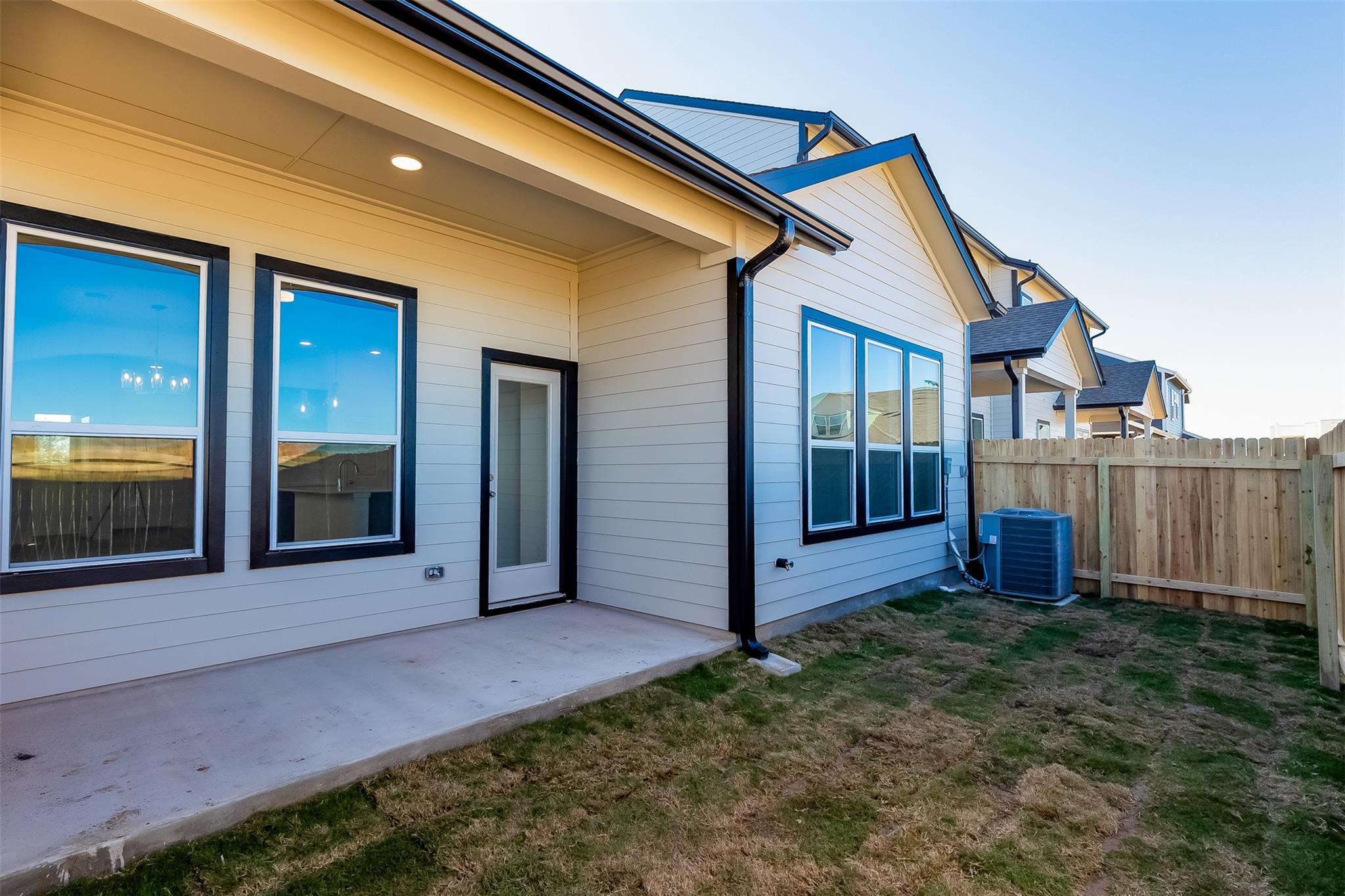 8554 Sommery Ln, Round Rock, TX 78665