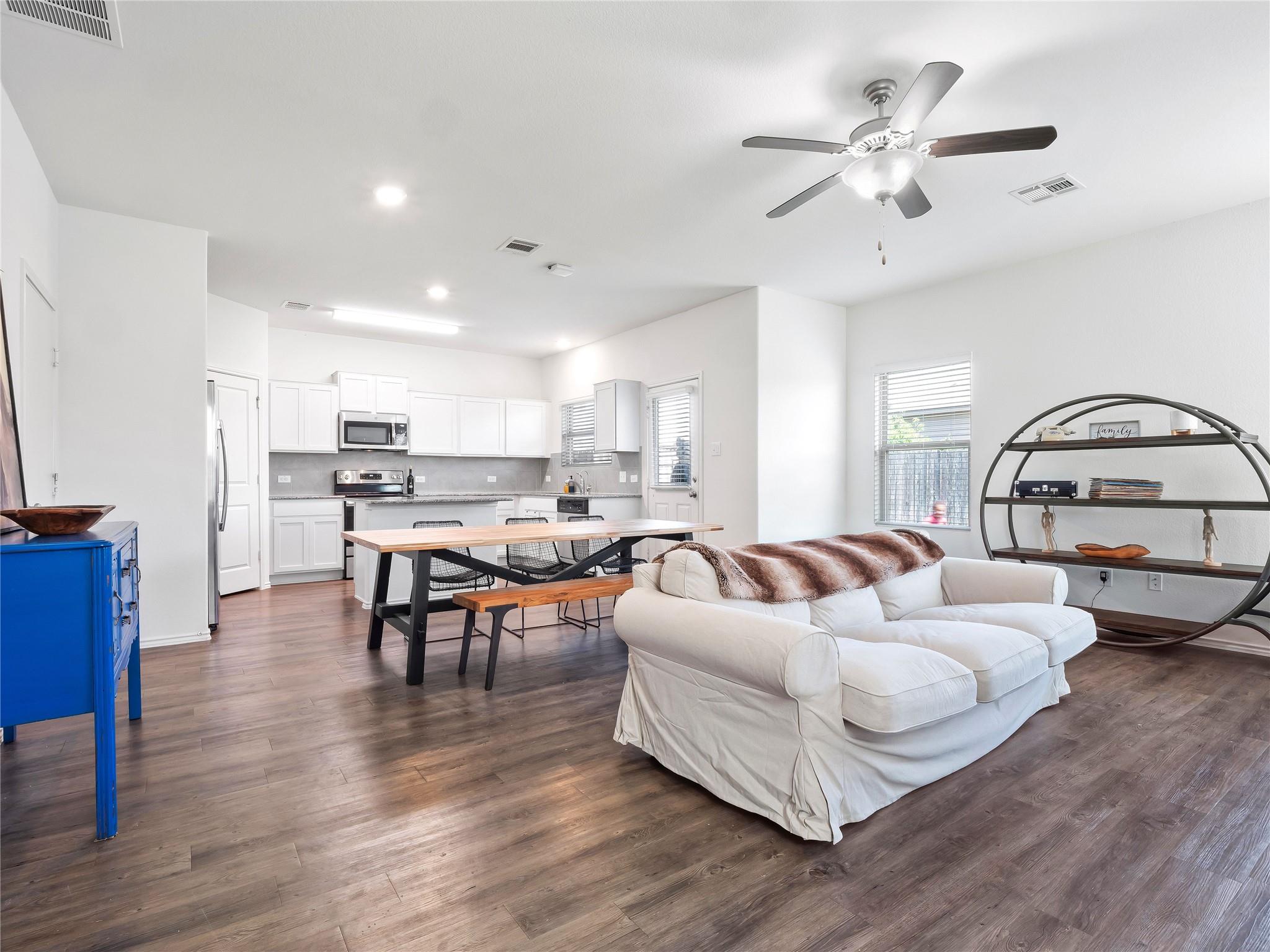 109 Comet Dr # 3J, Jarrell, TX 76537