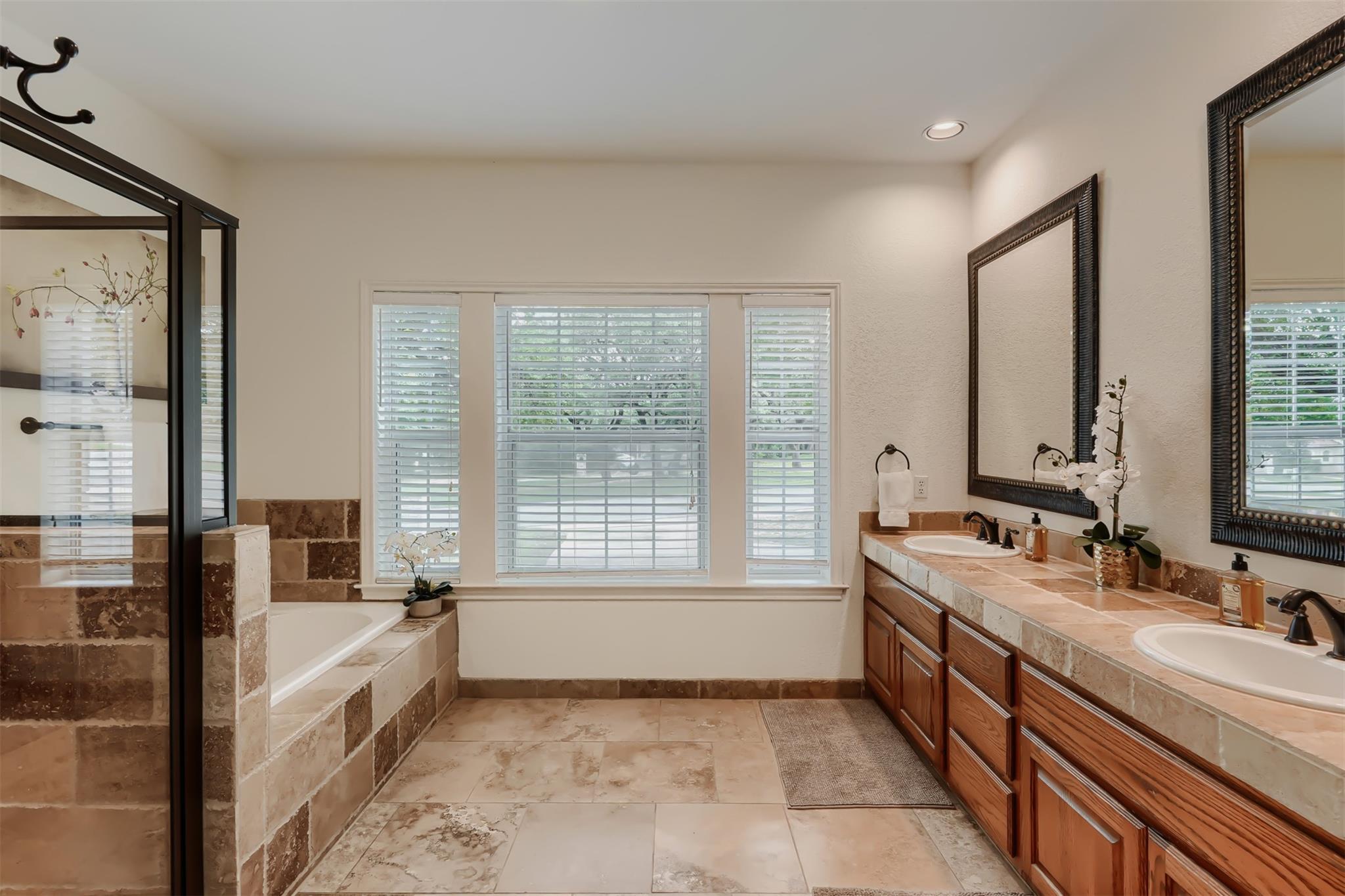 1918 Lakeway Blvd, Lakeway, TX 78734