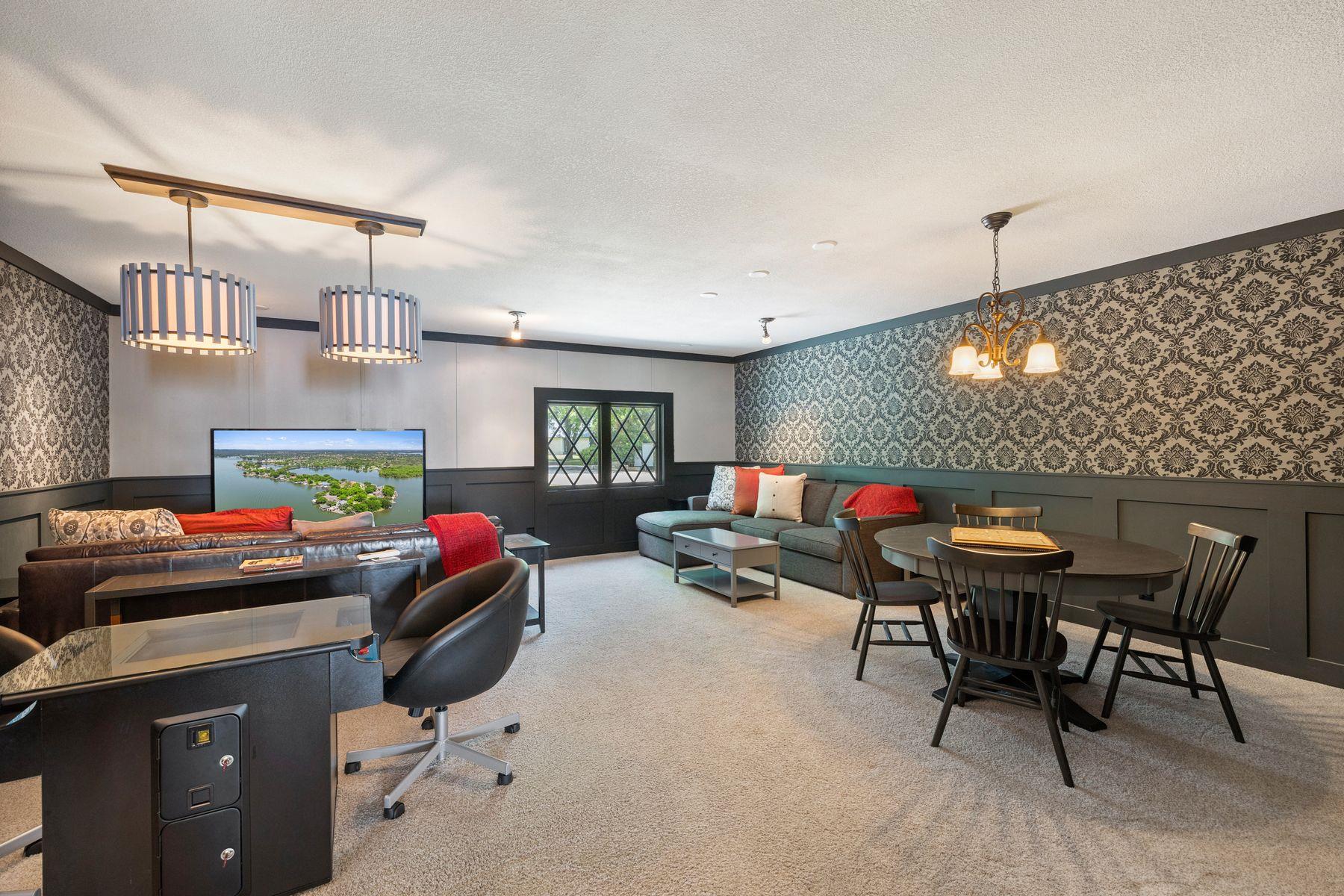 21 Beaver Is, Granite Shoals, TX 78654