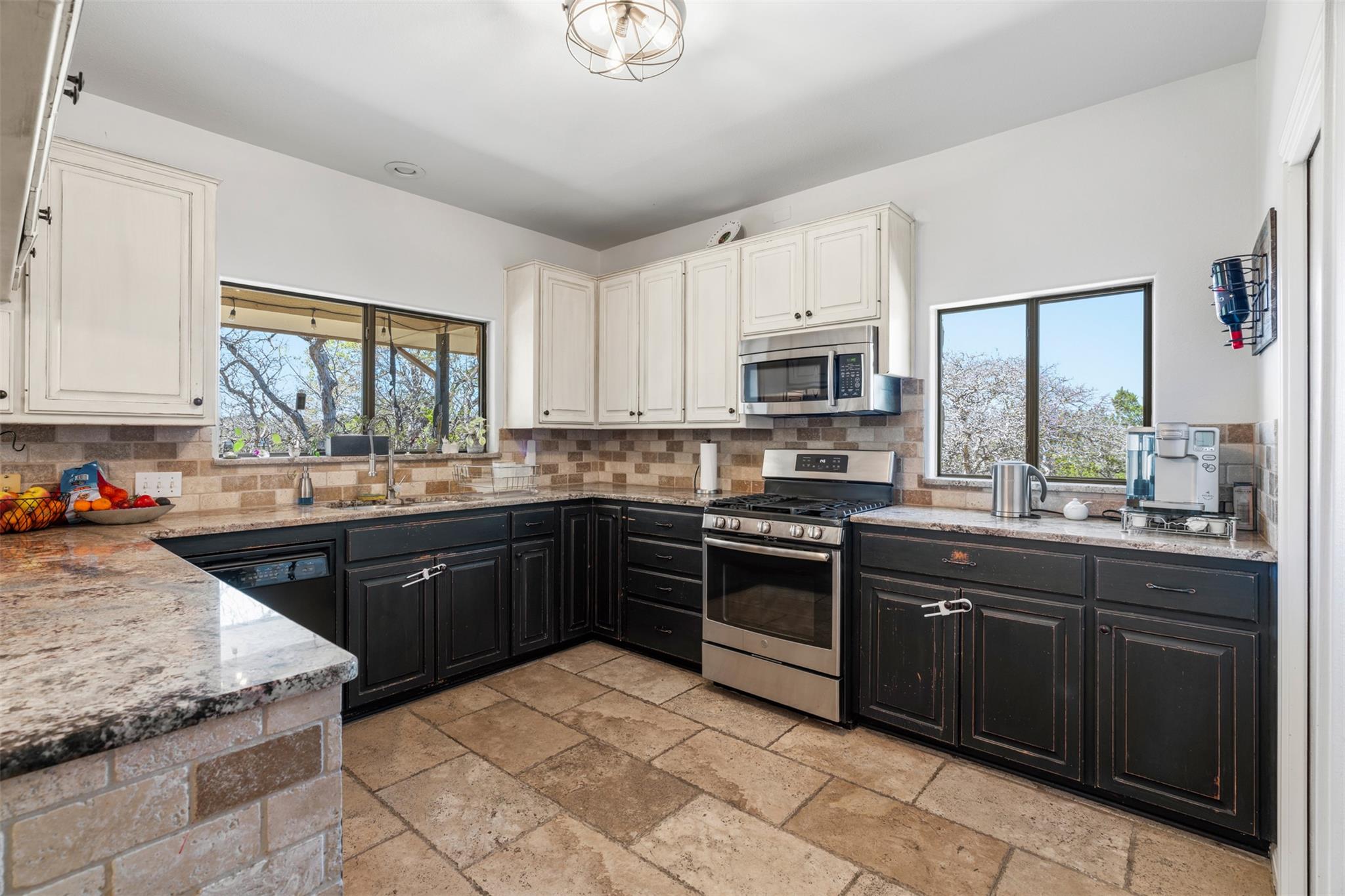 208 Amandas Way, Leander, TX 78641