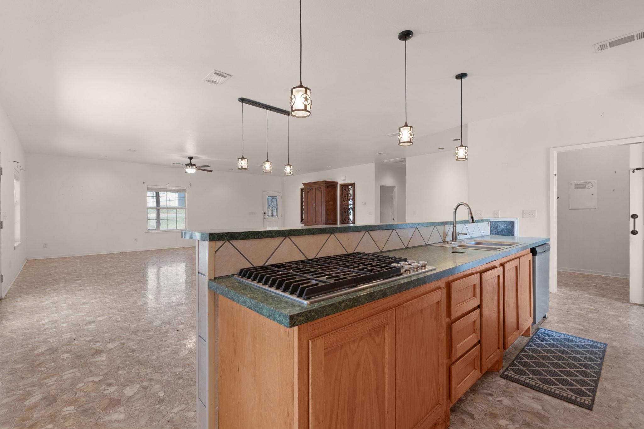 2207 Boxwood Cir, Kingsland, TX 78639