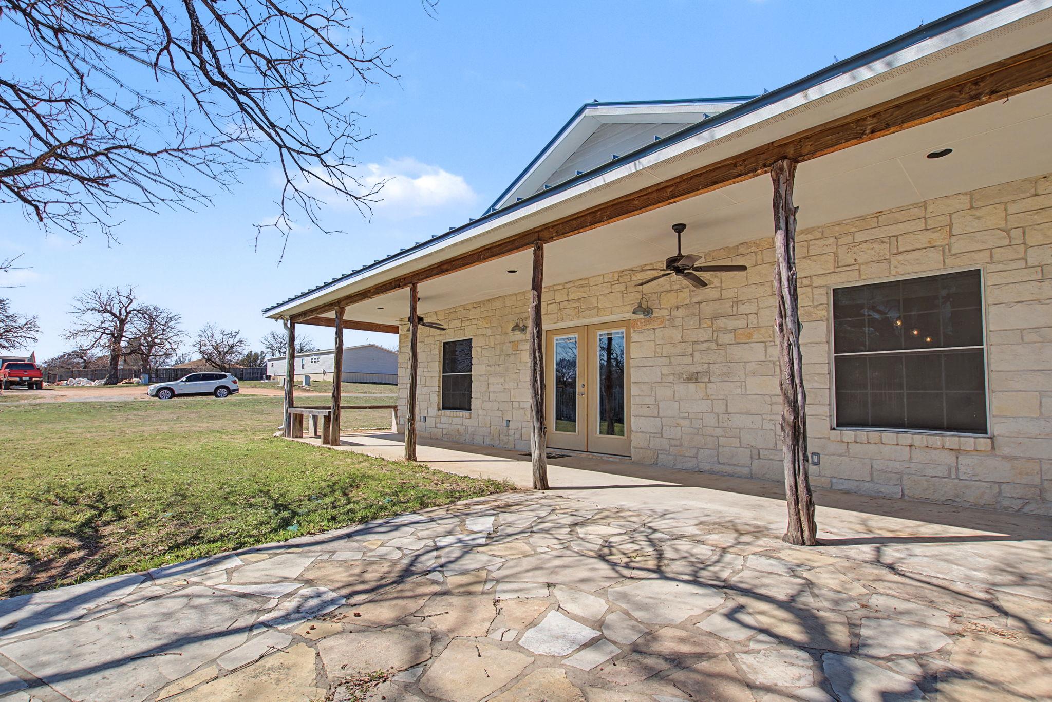 2207 Boxwood Cir, Kingsland, TX 78639