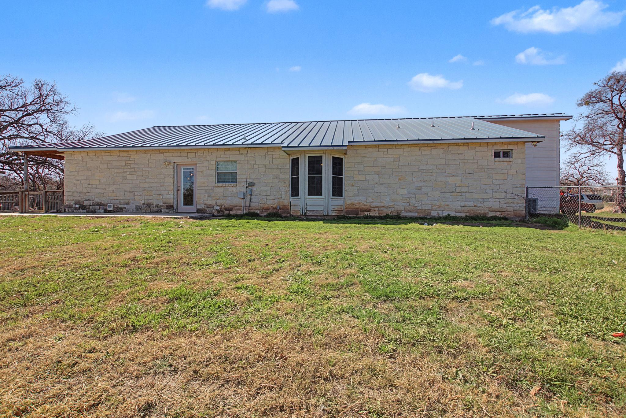 2207 Boxwood Cir, Kingsland, TX 78639