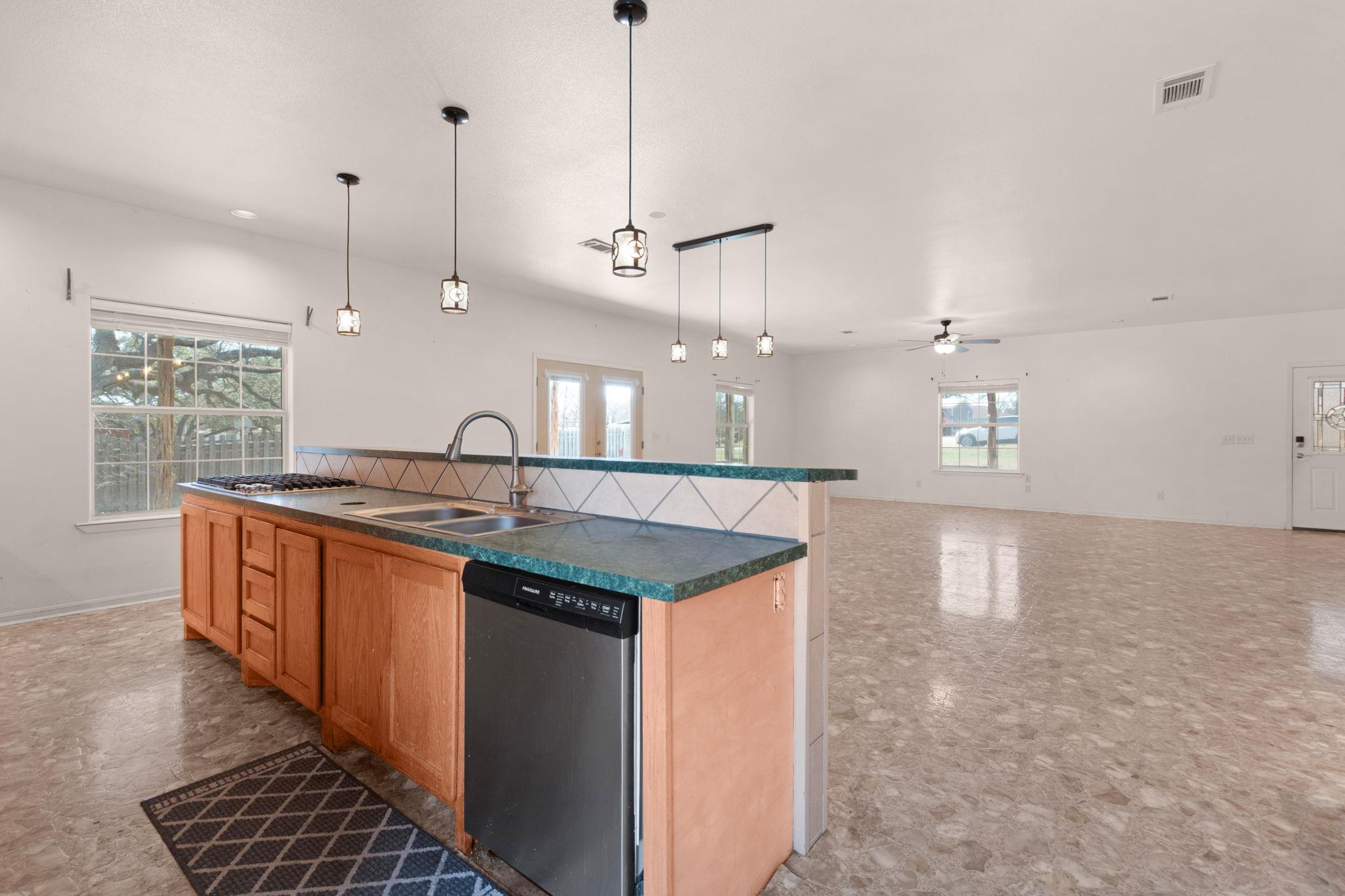 2207 Boxwood Cir, Kingsland, TX 78639