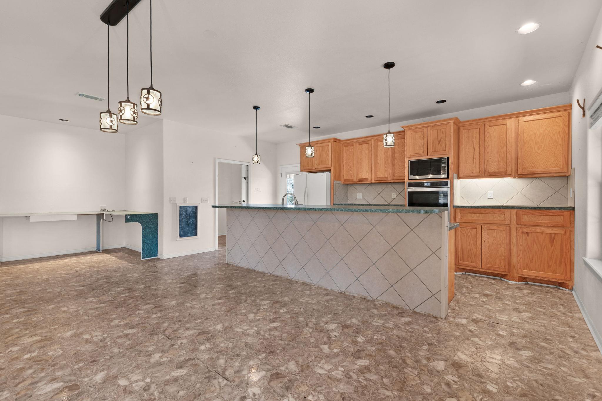 2207 Boxwood Cir, Kingsland, TX 78639