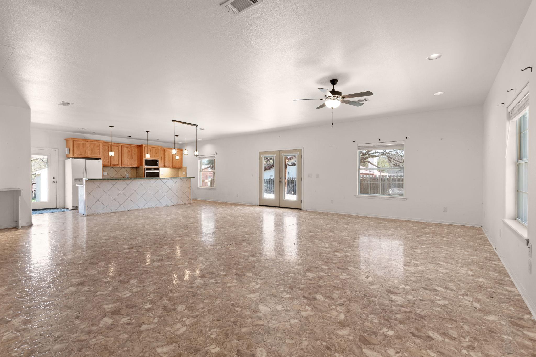 2207 Boxwood Cir, Kingsland, TX 78639