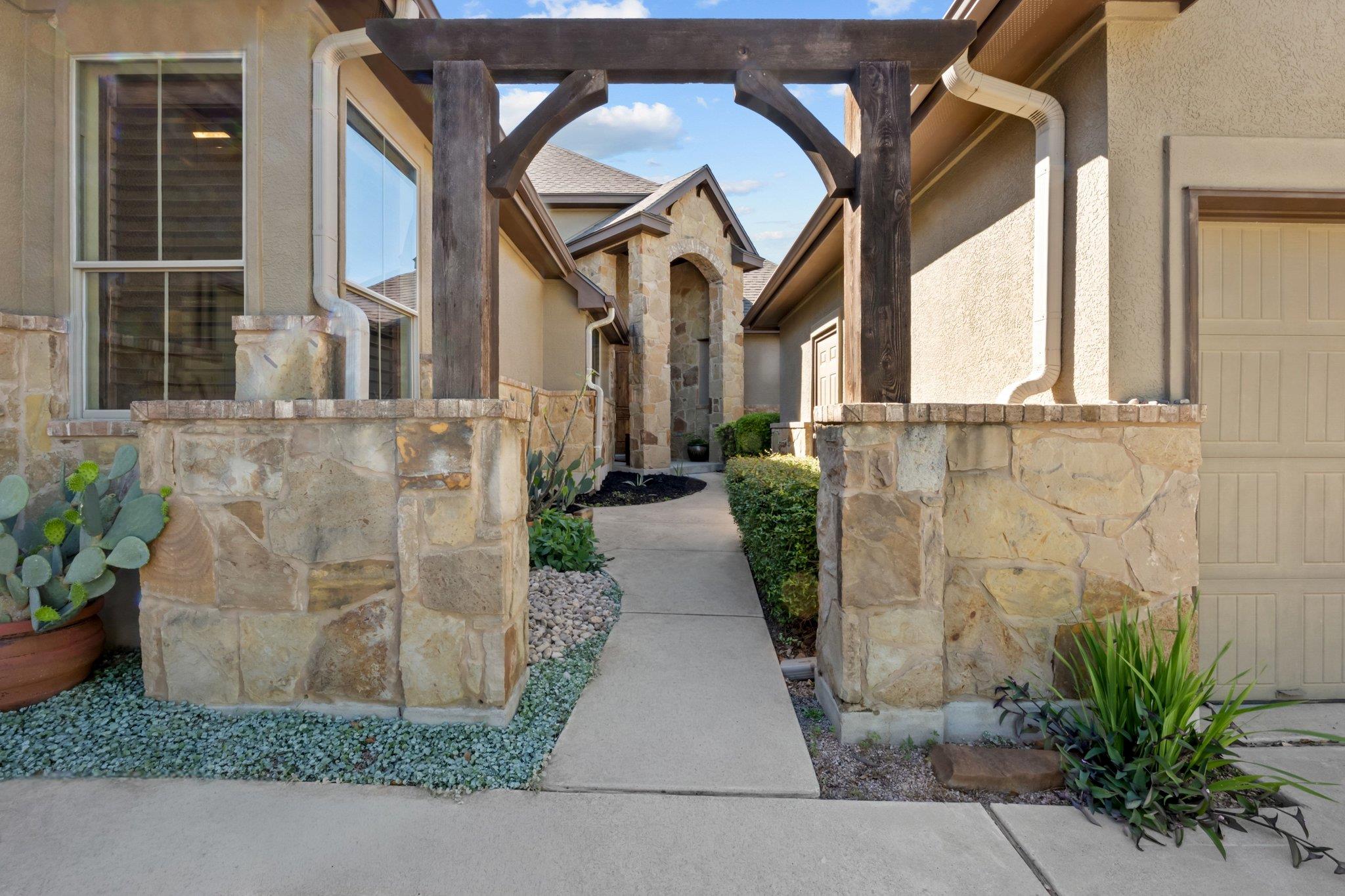 22204 Red Yucca Rd, Spicewood, TX 78669