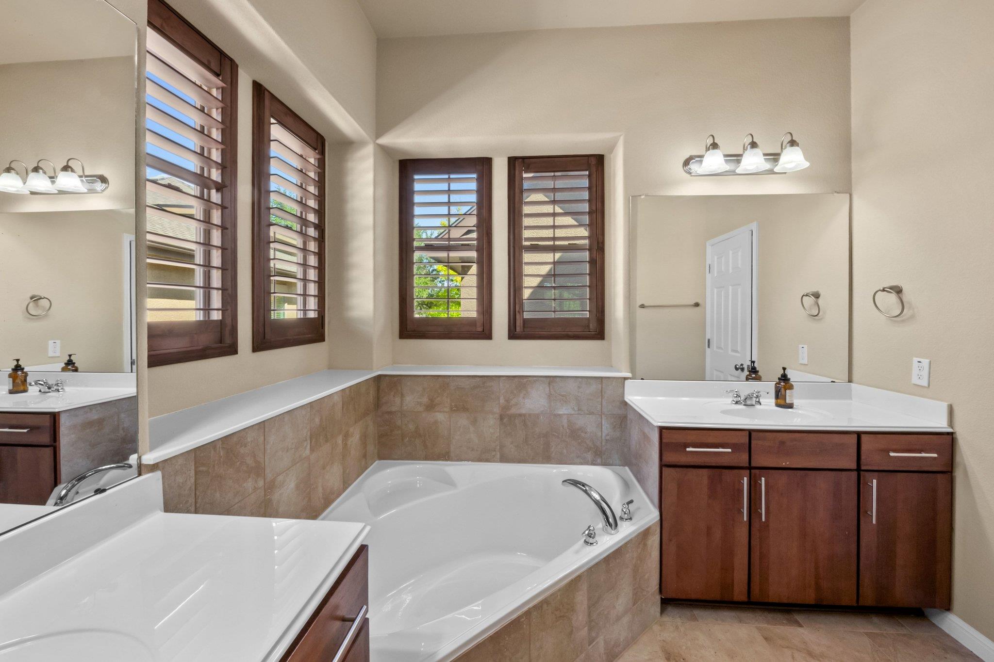 22204 Red Yucca Rd, Spicewood, TX 78669