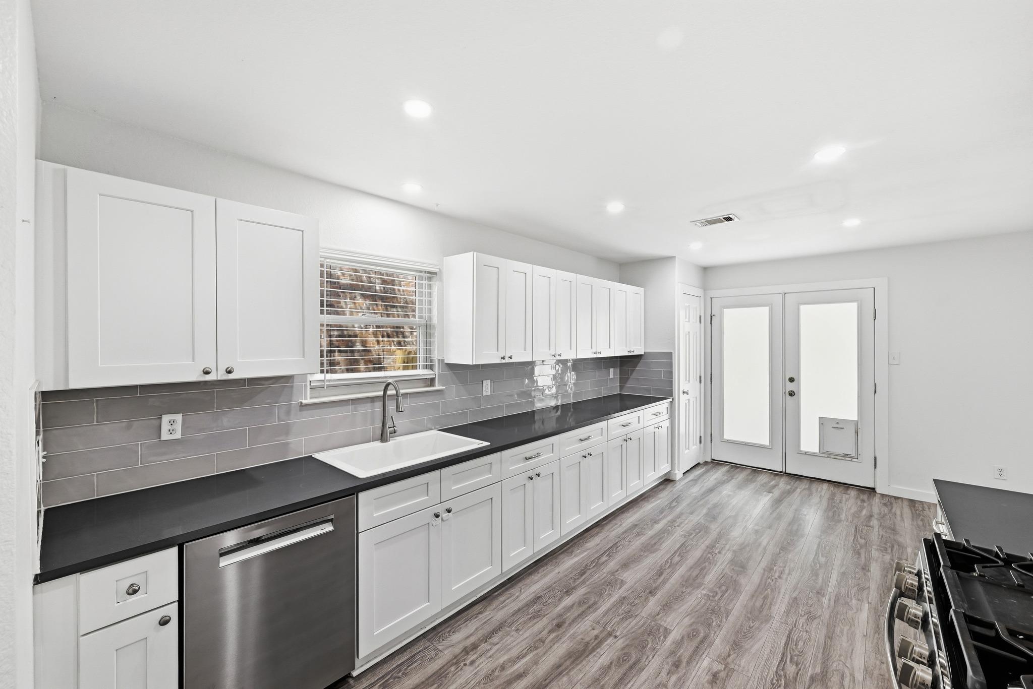 5812 Kayview Dr, Austin, TX 78749