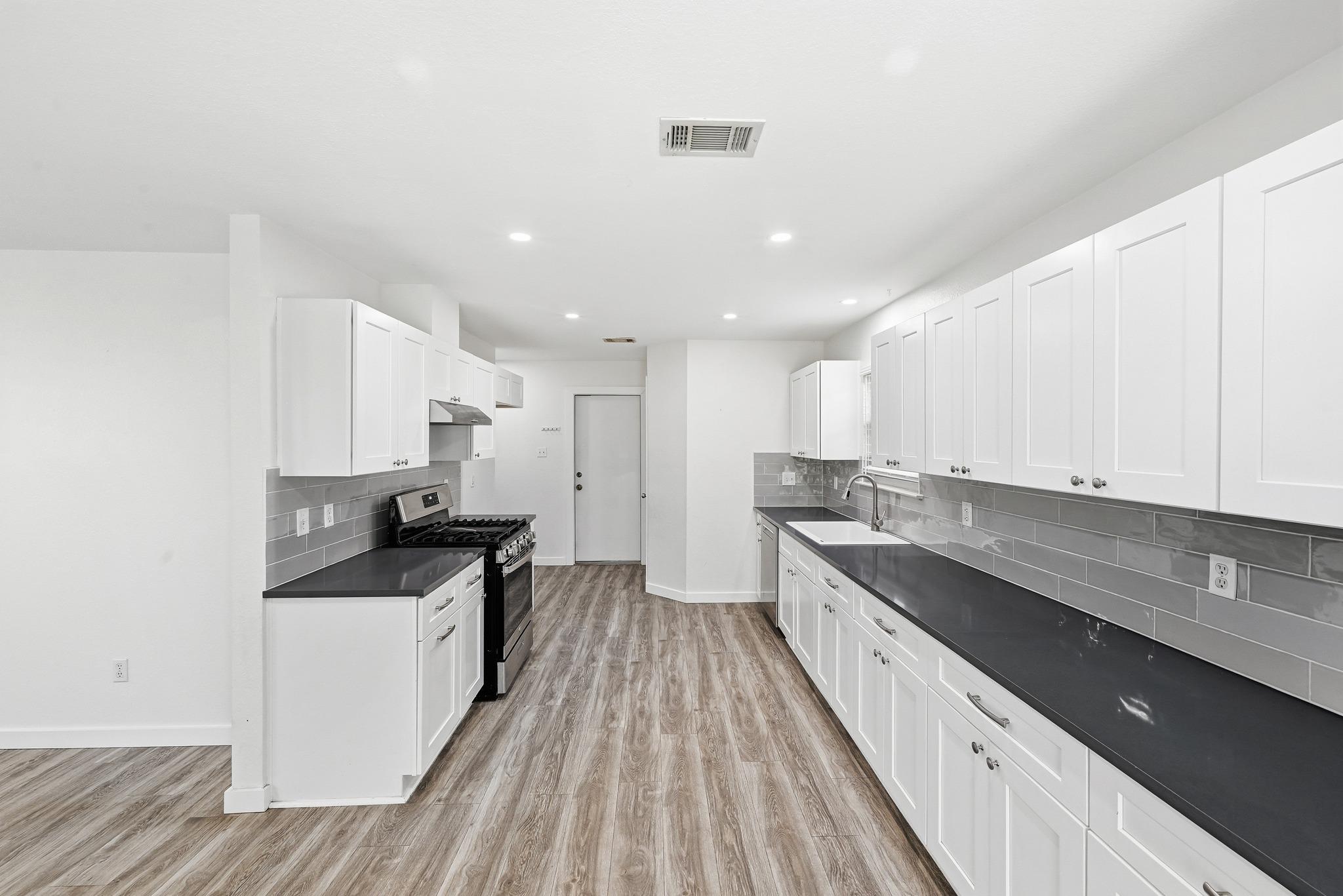 5812 Kayview Dr, Austin, TX 78749