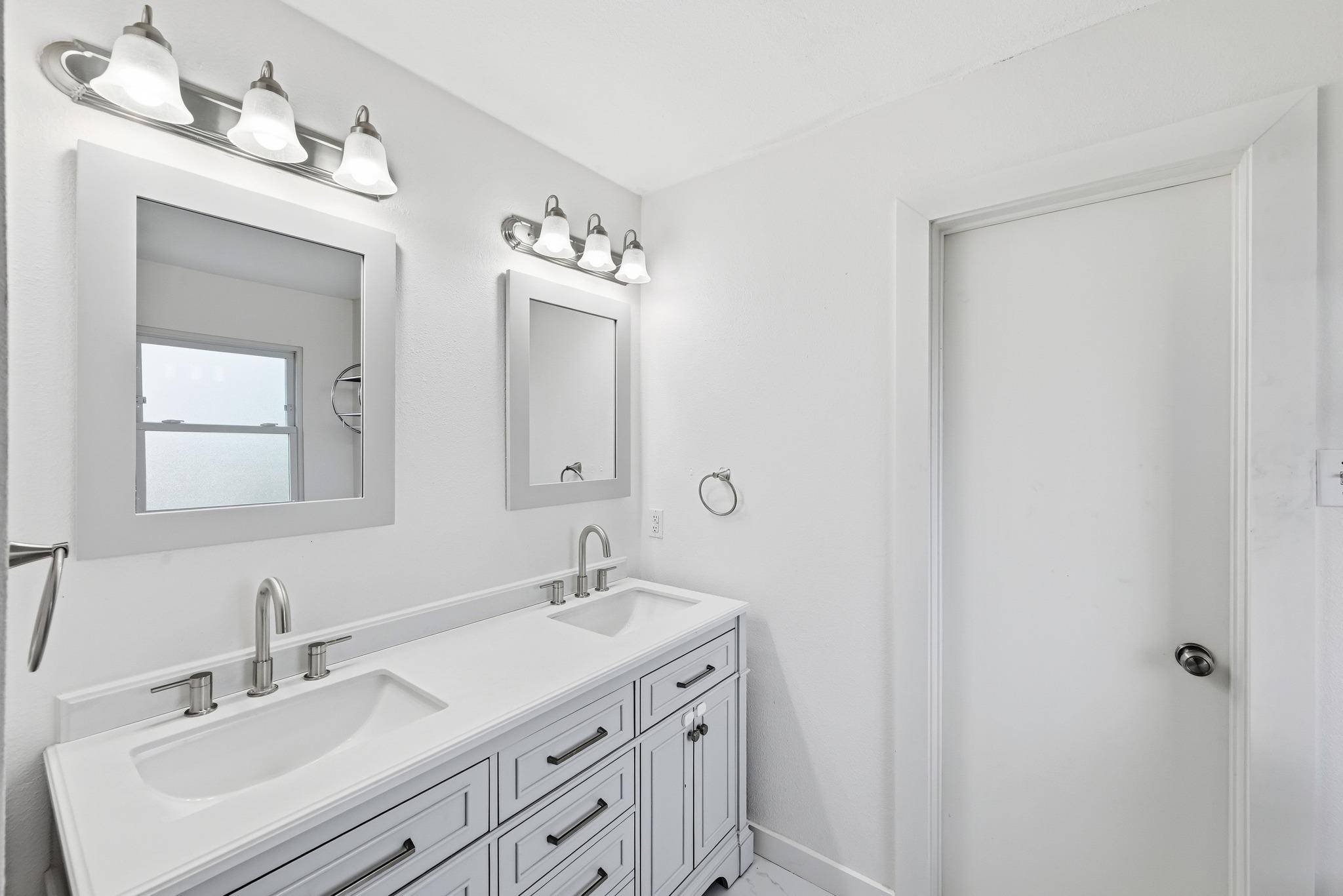 5812 Kayview Dr, Austin, TX 78749