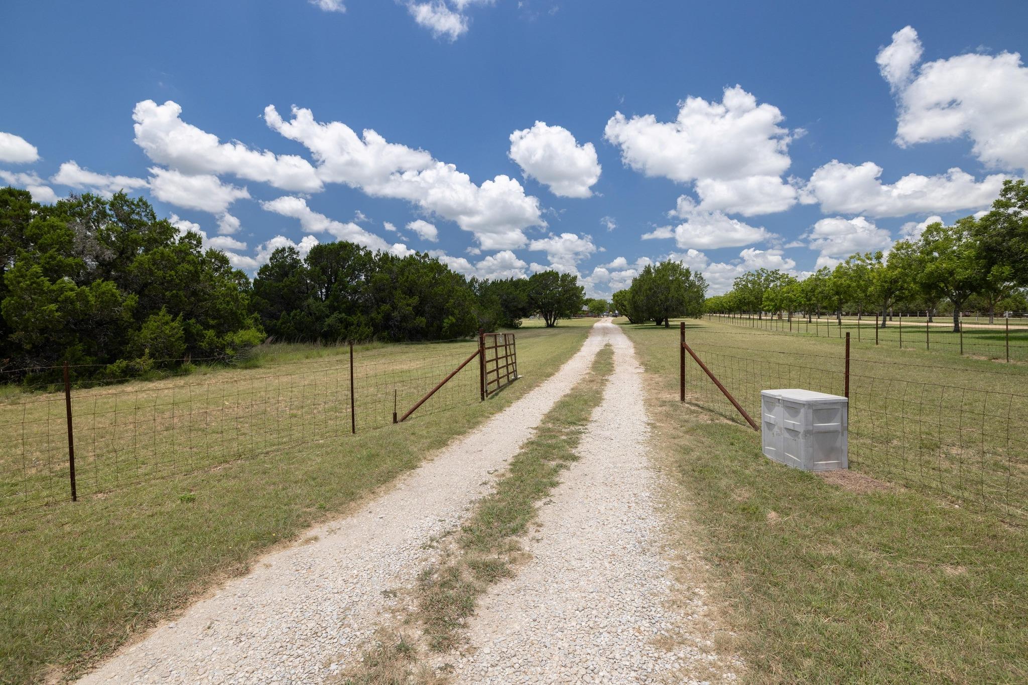 1959 County Road 200, Liberty Hill, TX 78642
