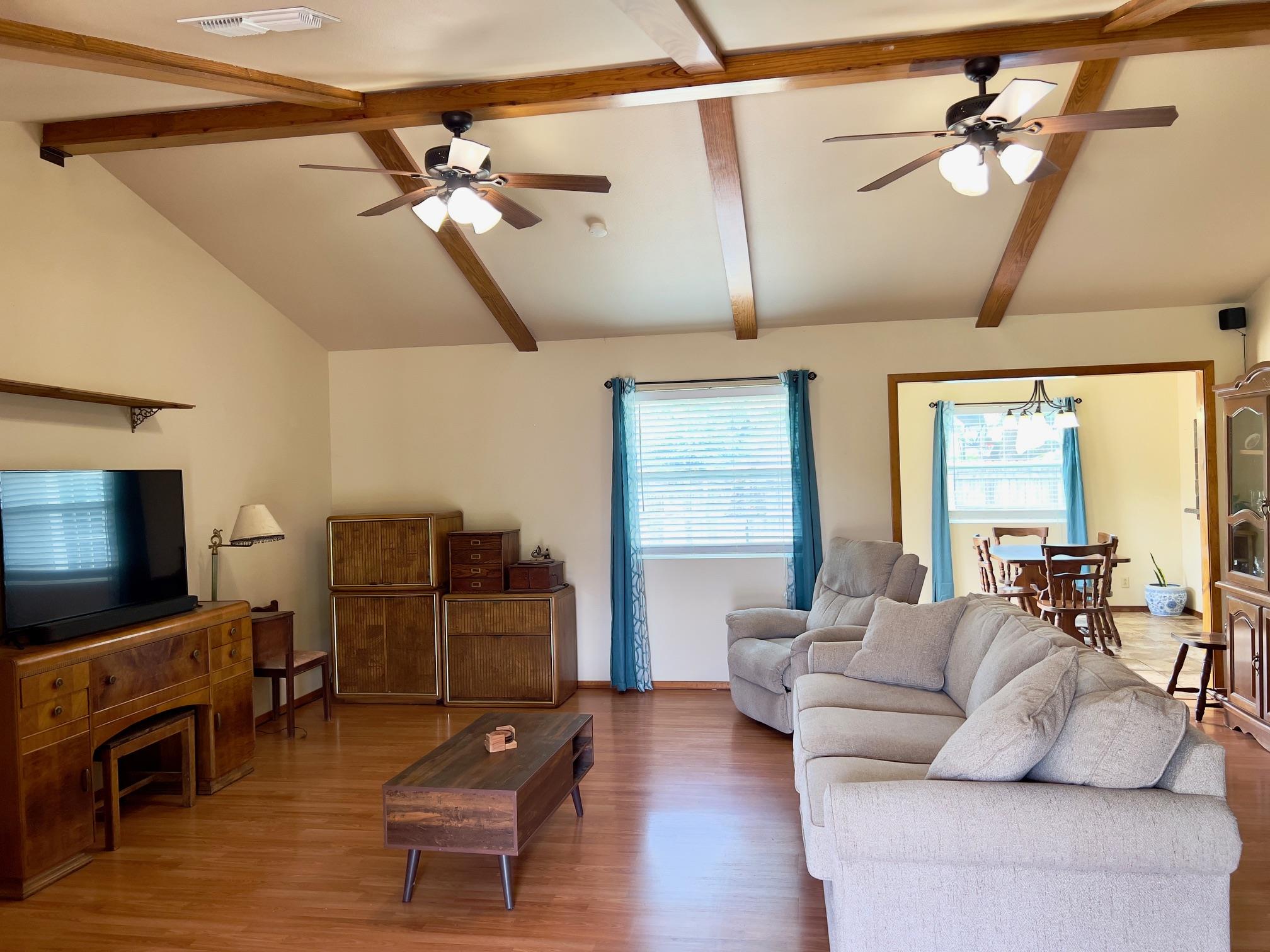 1309 10th St, Blanco, TX 78606