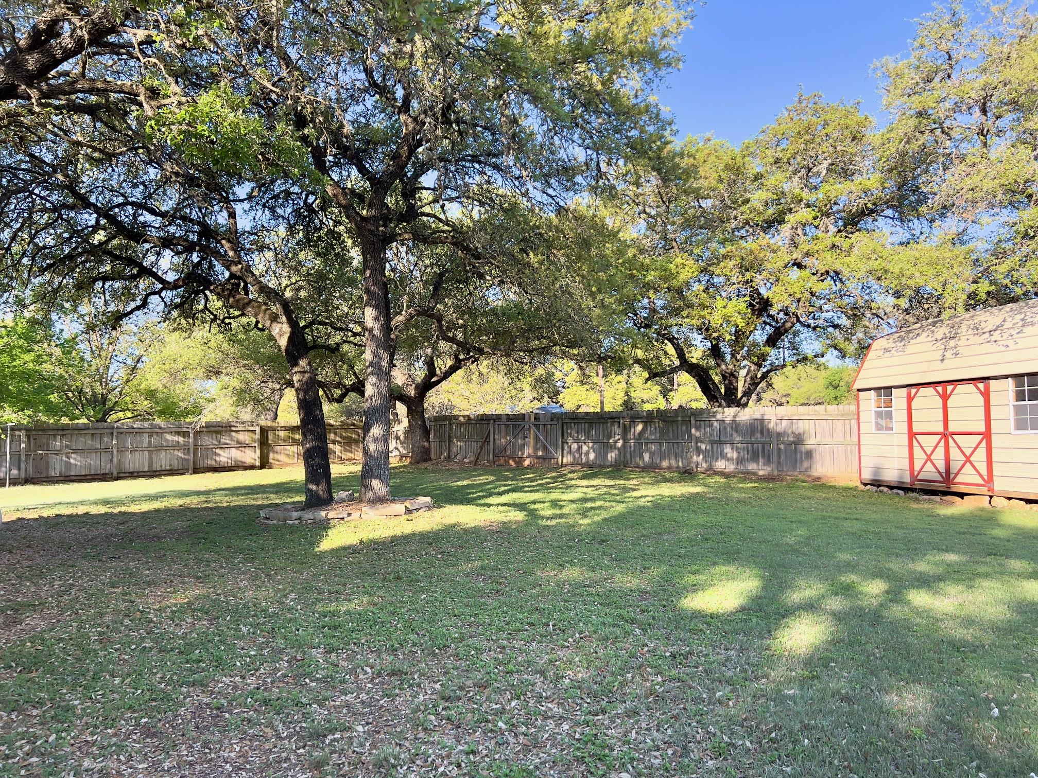 1309 10th St, Blanco, TX 78606