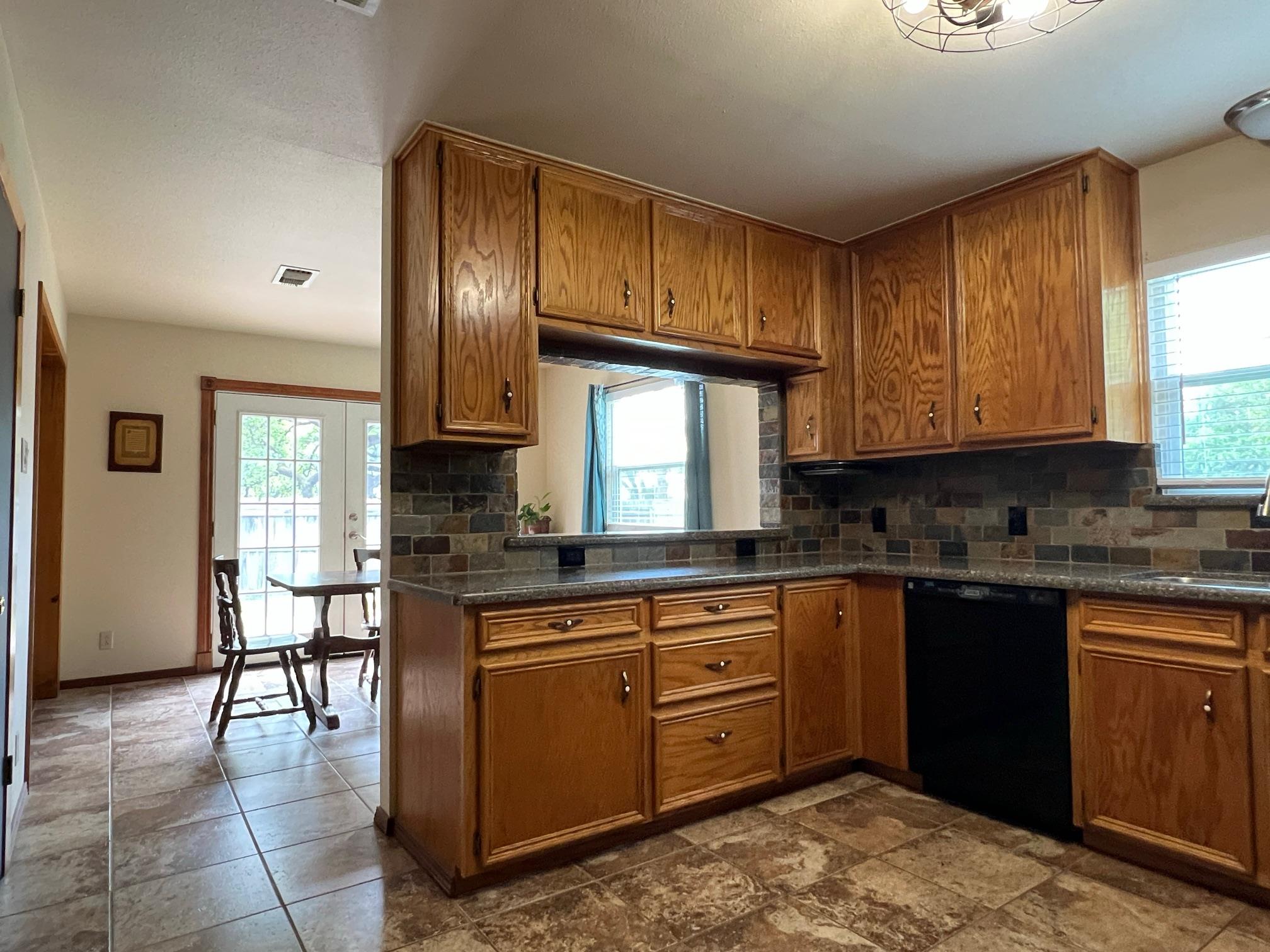 1309 10th St, Blanco, TX 78606