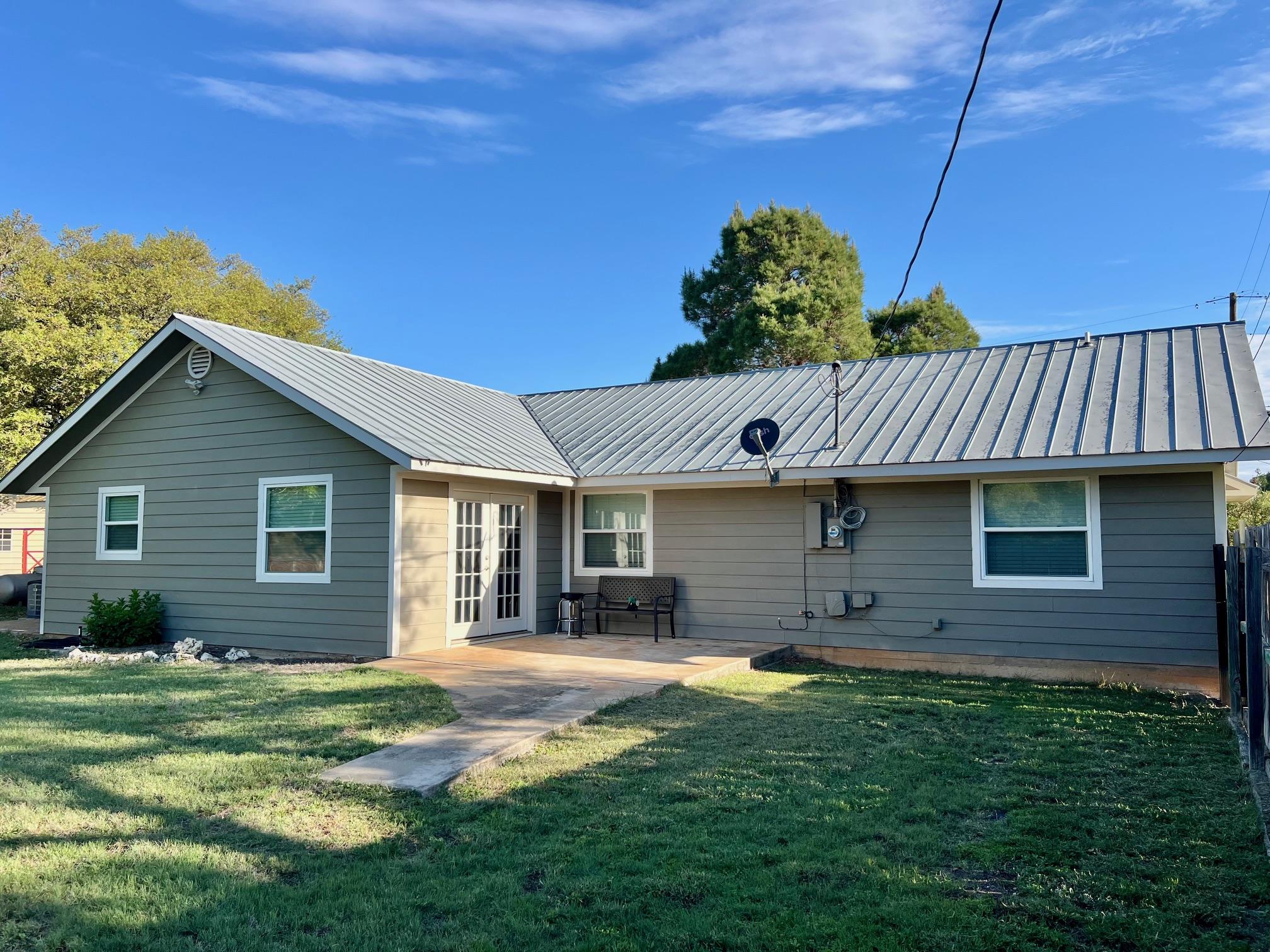 1309 10th St, Blanco, TX 78606