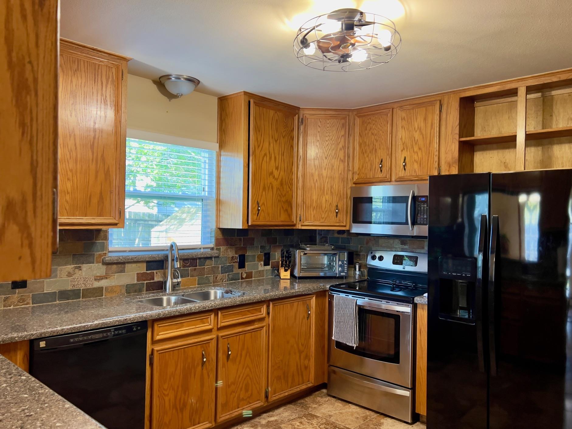 1309 10th St, Blanco, TX 78606