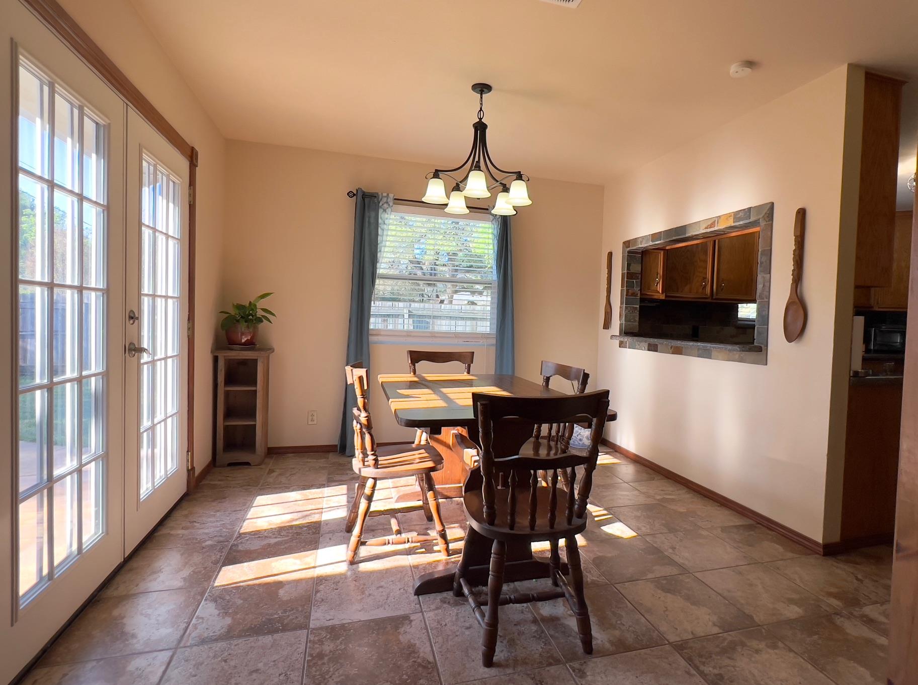 1309 10th St, Blanco, TX 78606