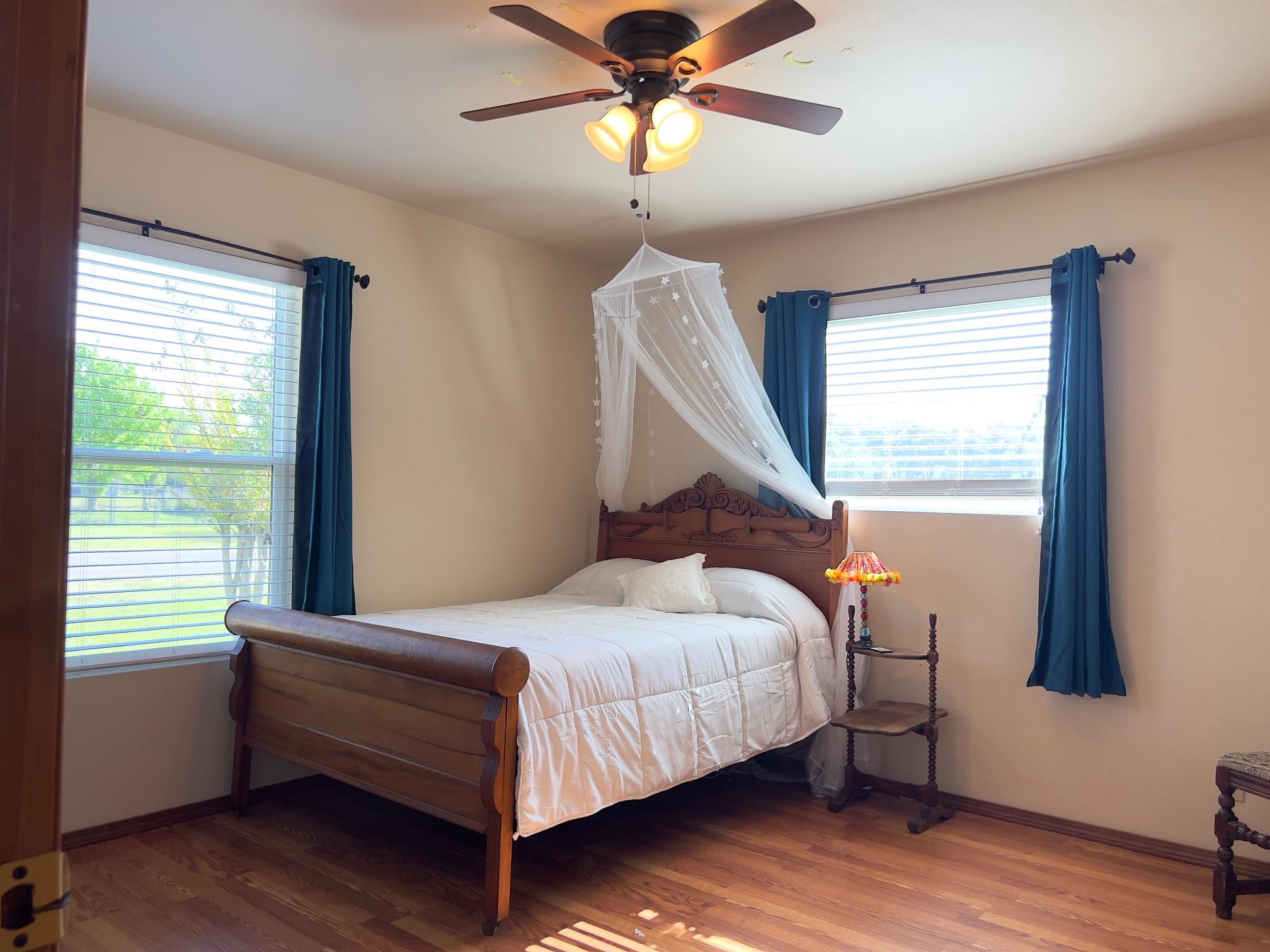 1309 10th St, Blanco, TX 78606