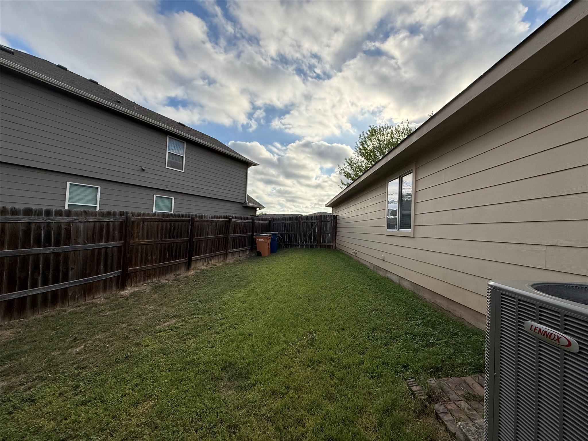 11524 Ashbrook Dr, Manchaca, TX 78652