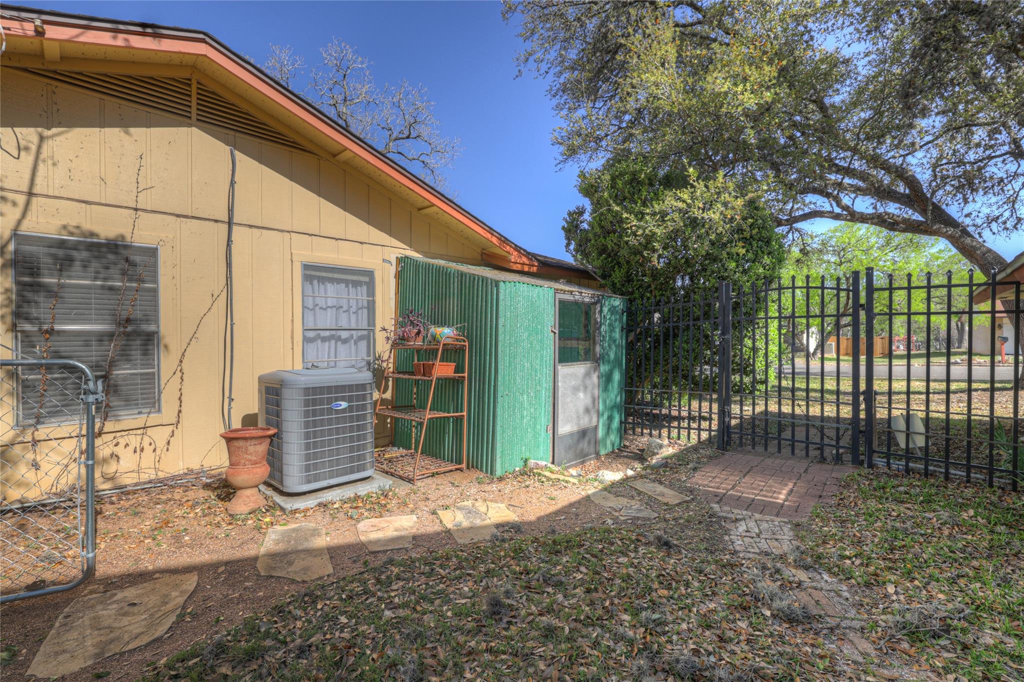 137 Chaparral St, San Marcos, TX 78666