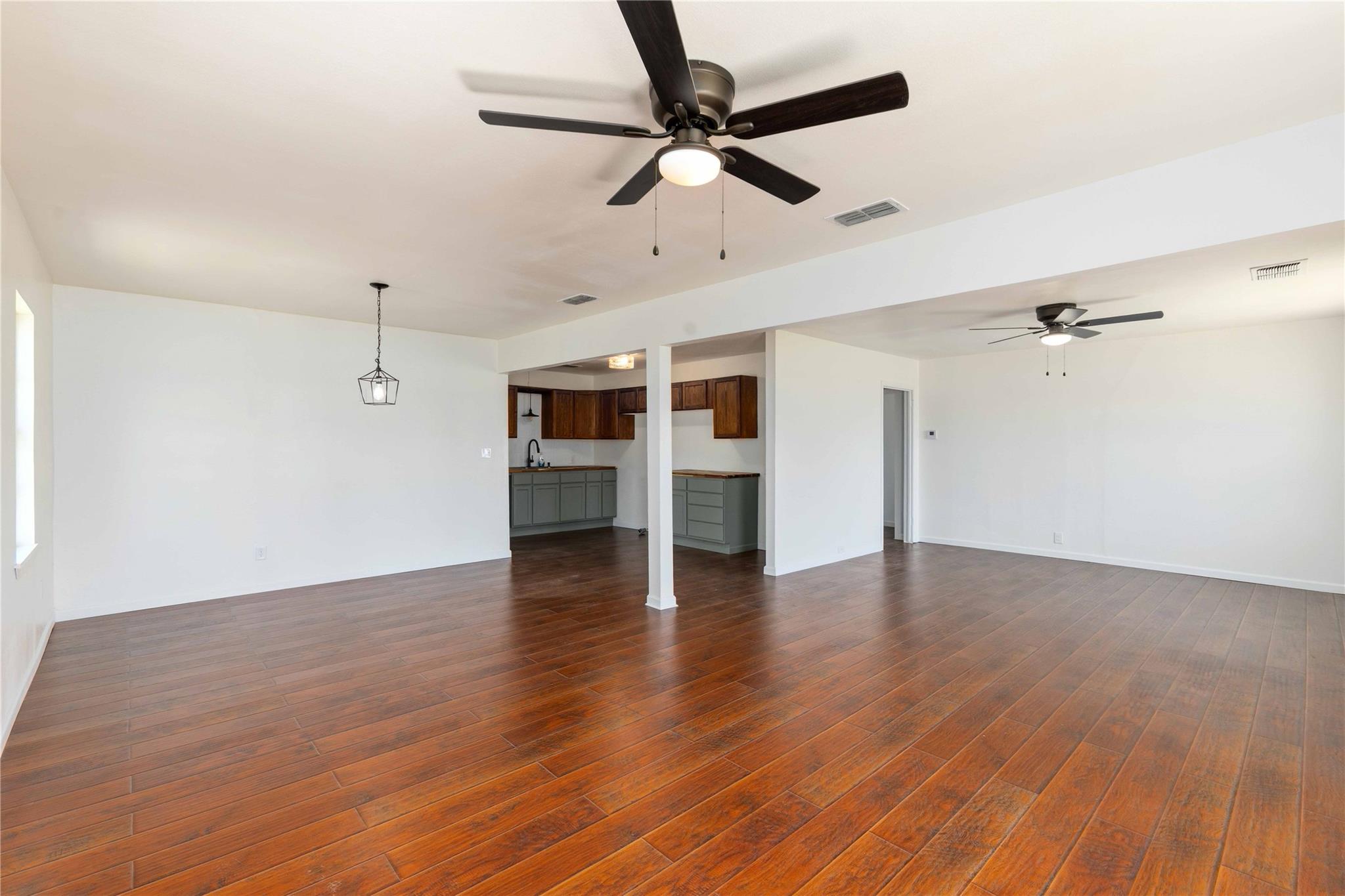 1604 5th St, Goldthwaite, TX 76844