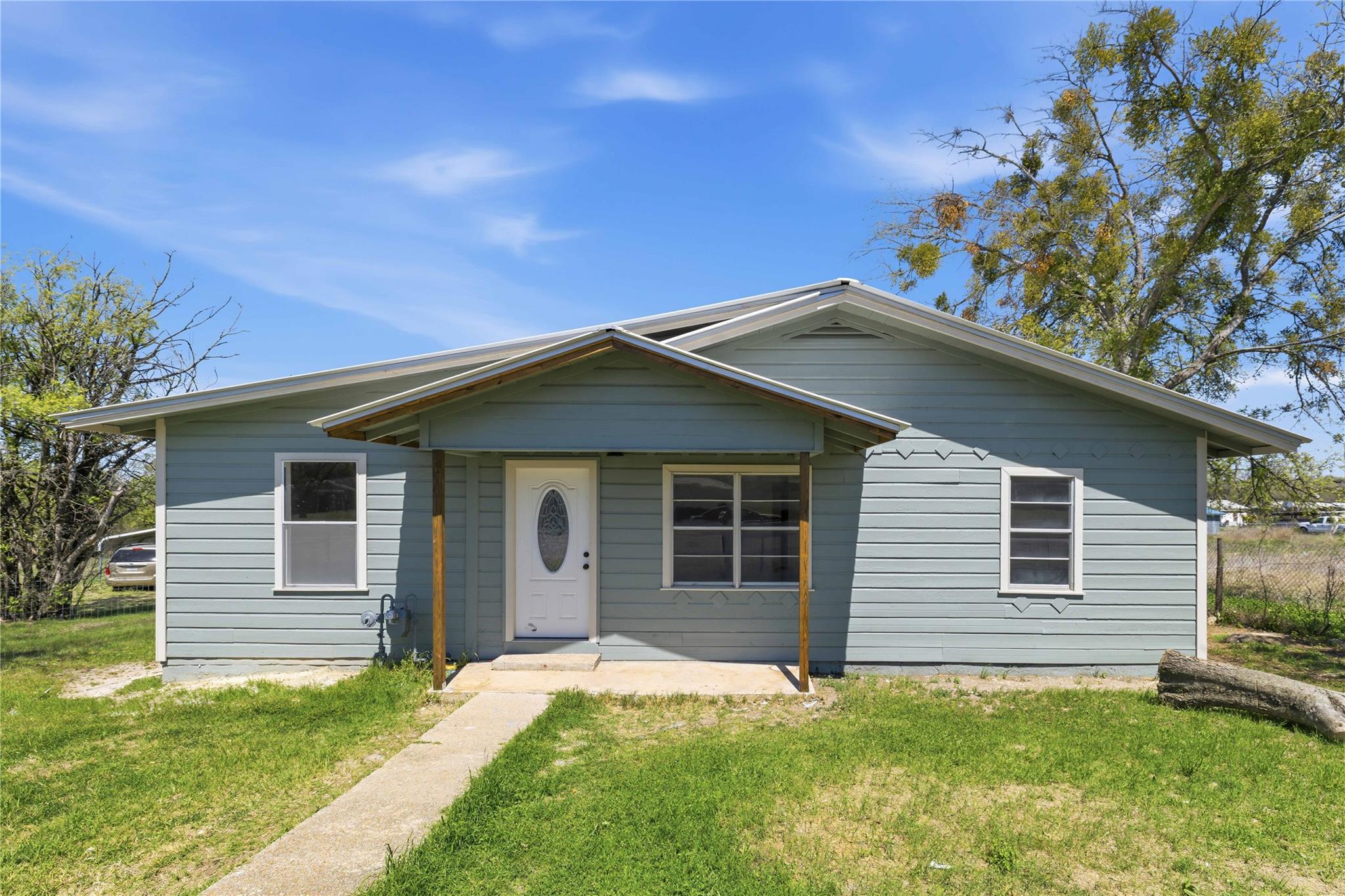 1604 5th St, Goldthwaite, TX 76844