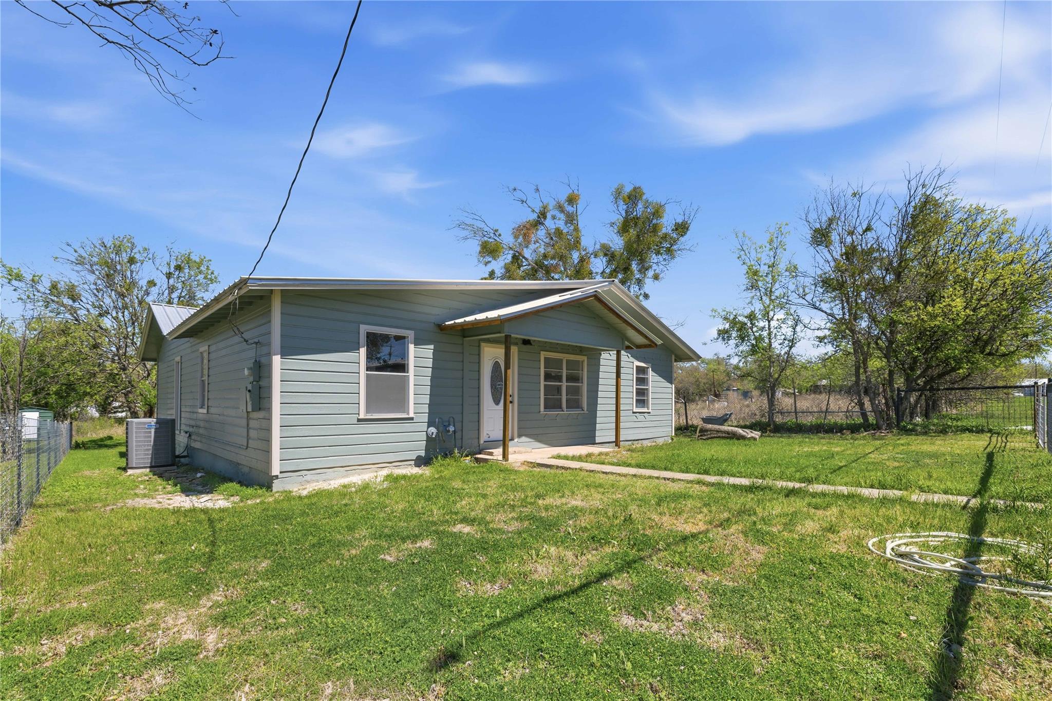 1604 5th St, Goldthwaite, TX 76844