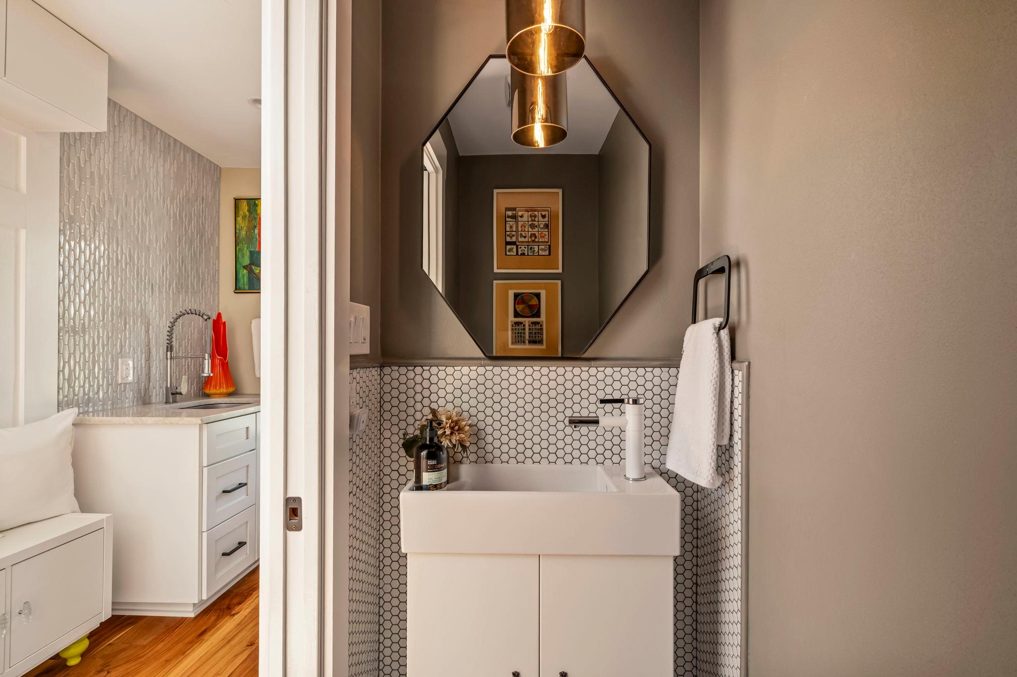 1701 Cresthaven Dr, Austin, TX 78704