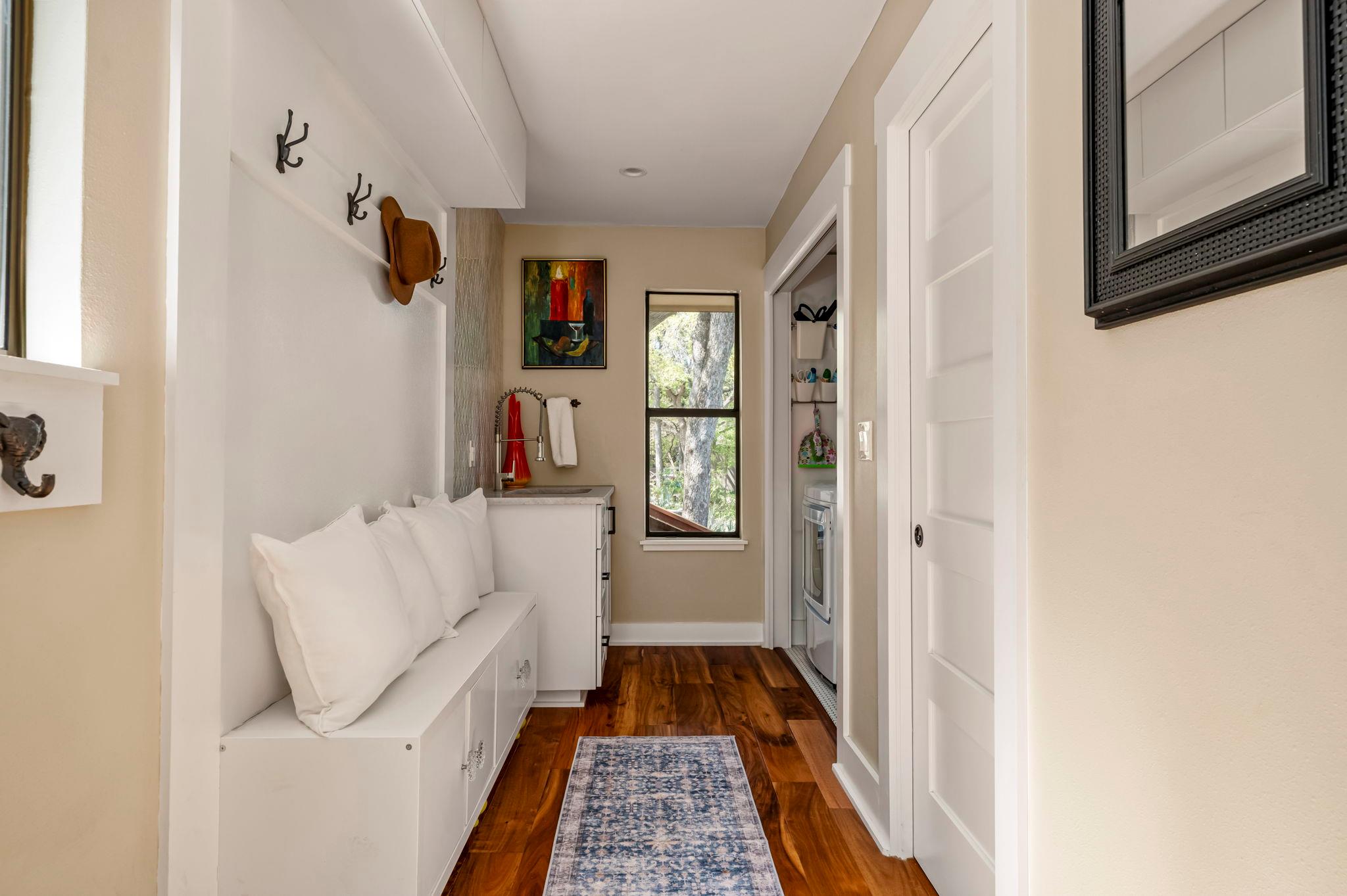 1701 Cresthaven Dr, Austin, TX 78704