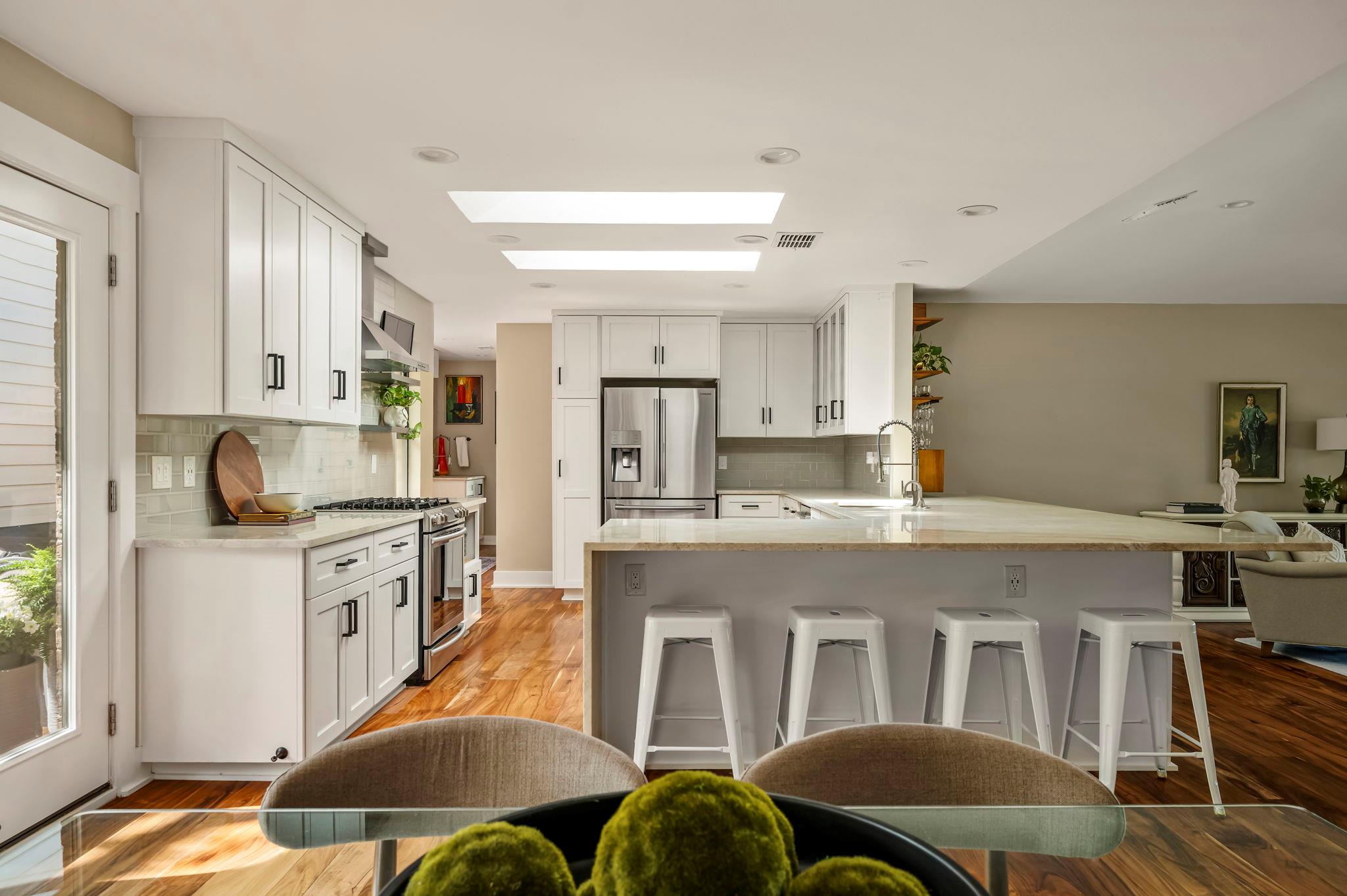 1701 Cresthaven Dr, Austin, TX 78704