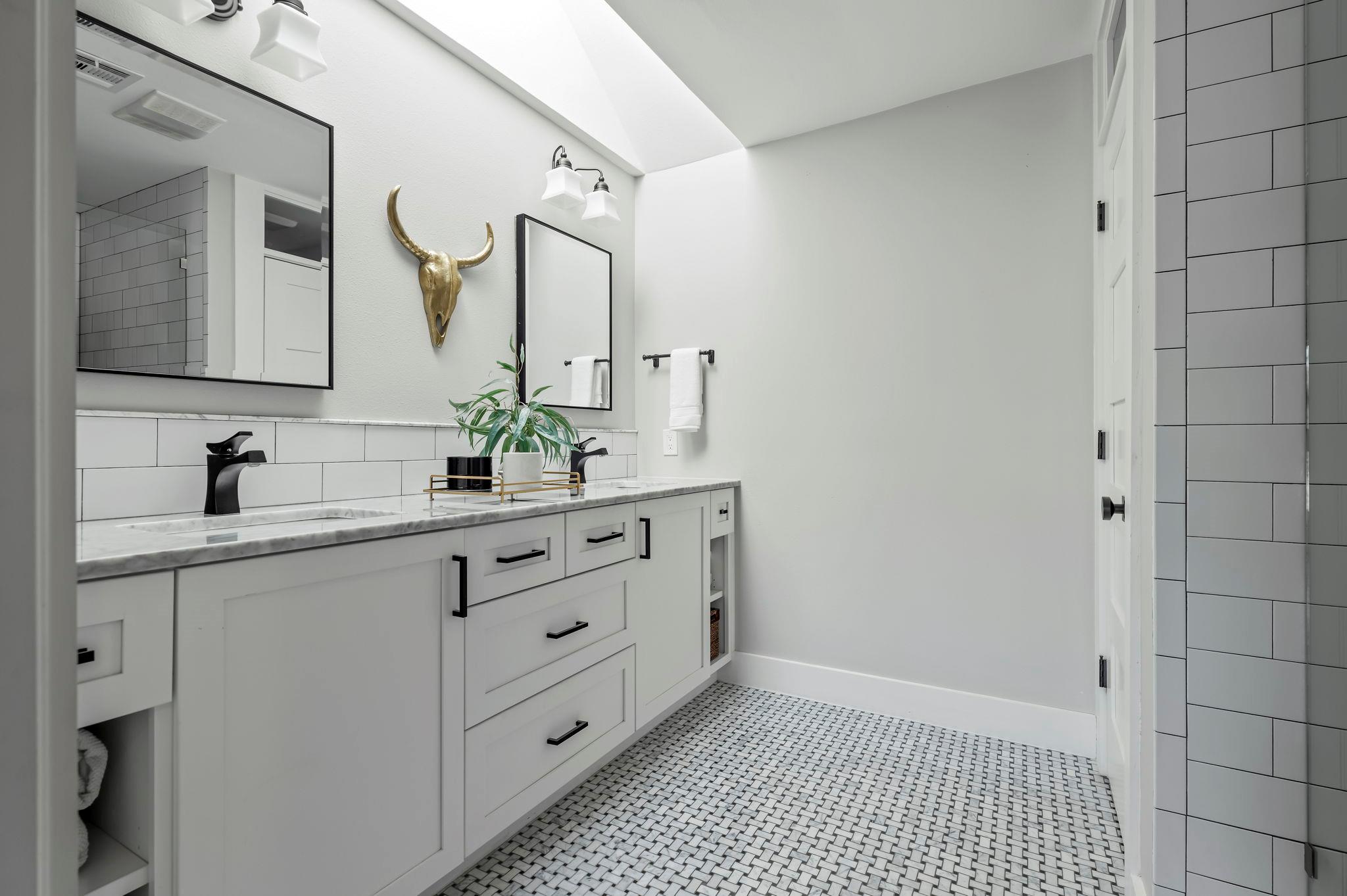 1701 Cresthaven Dr, Austin, TX 78704