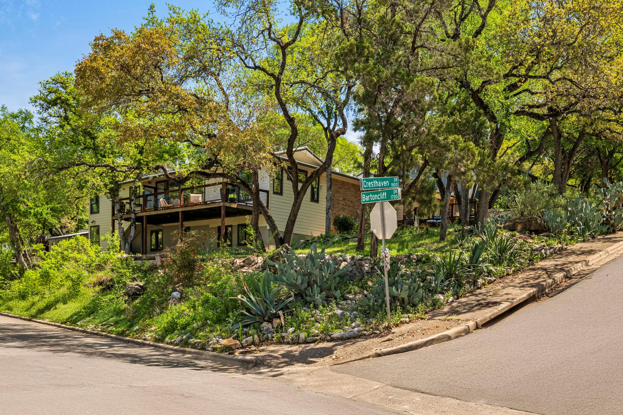 1701 Cresthaven Dr, Austin, TX 78704
