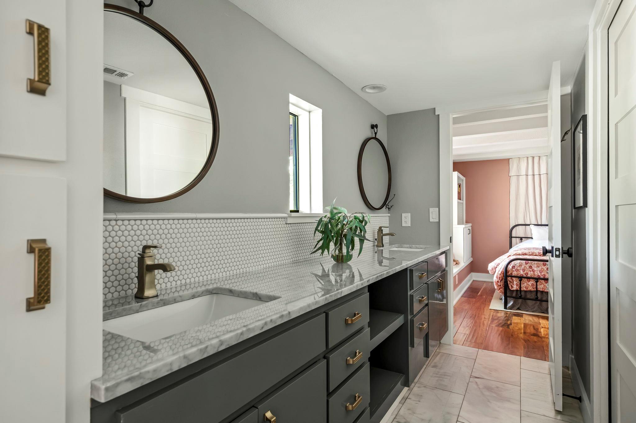 1701 Cresthaven Dr, Austin, TX 78704