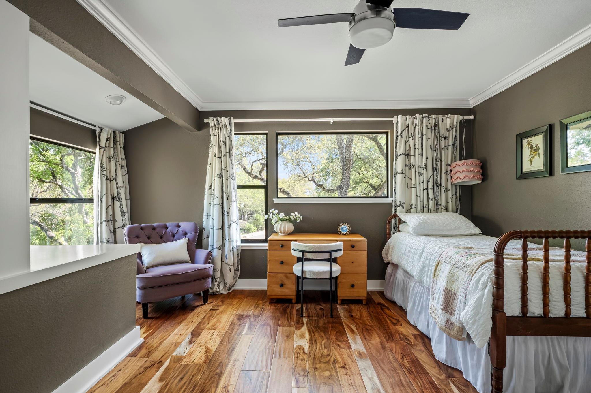 1701 Cresthaven Dr, Austin, TX 78704