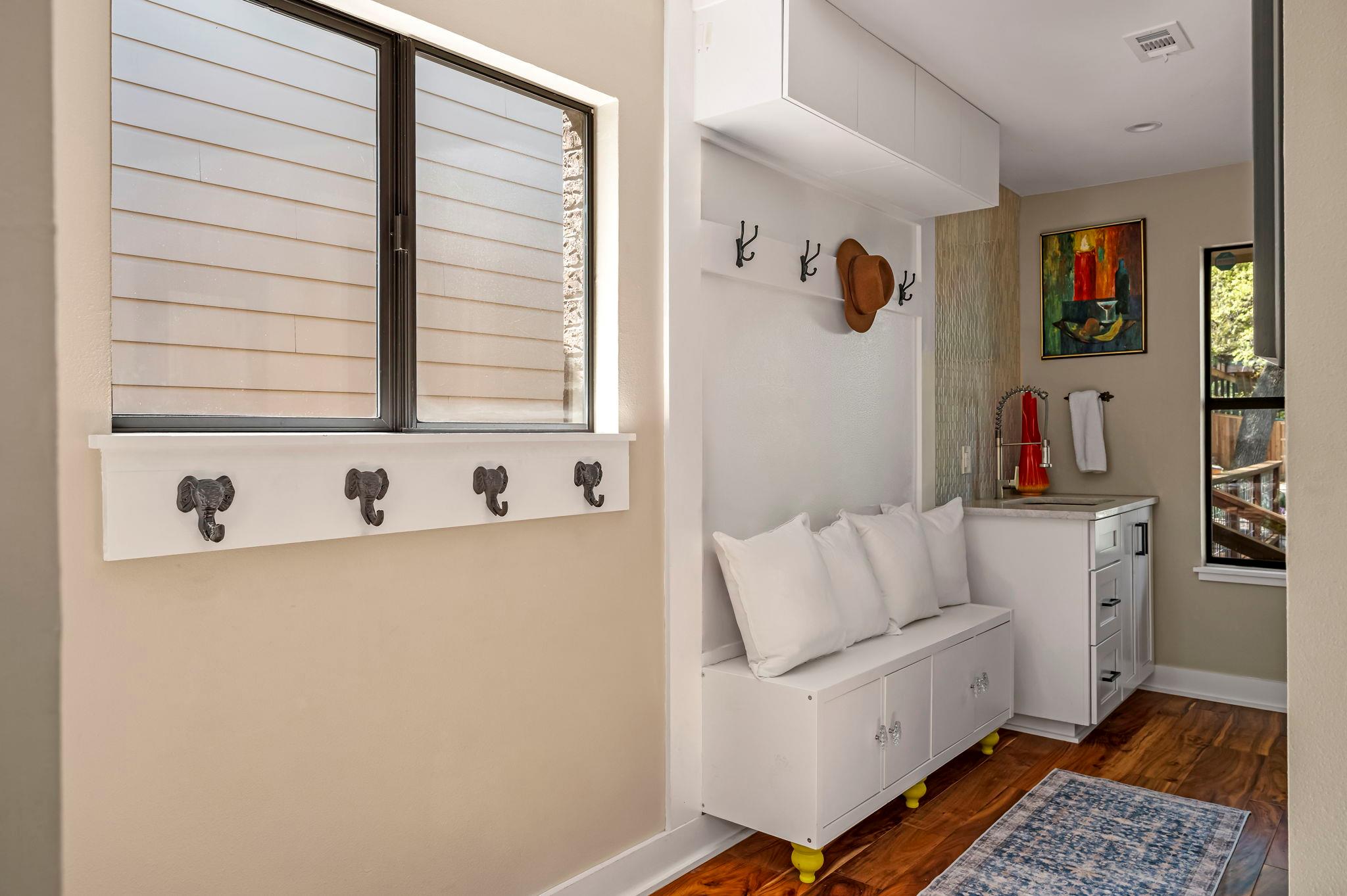 1701 Cresthaven Dr, Austin, TX 78704