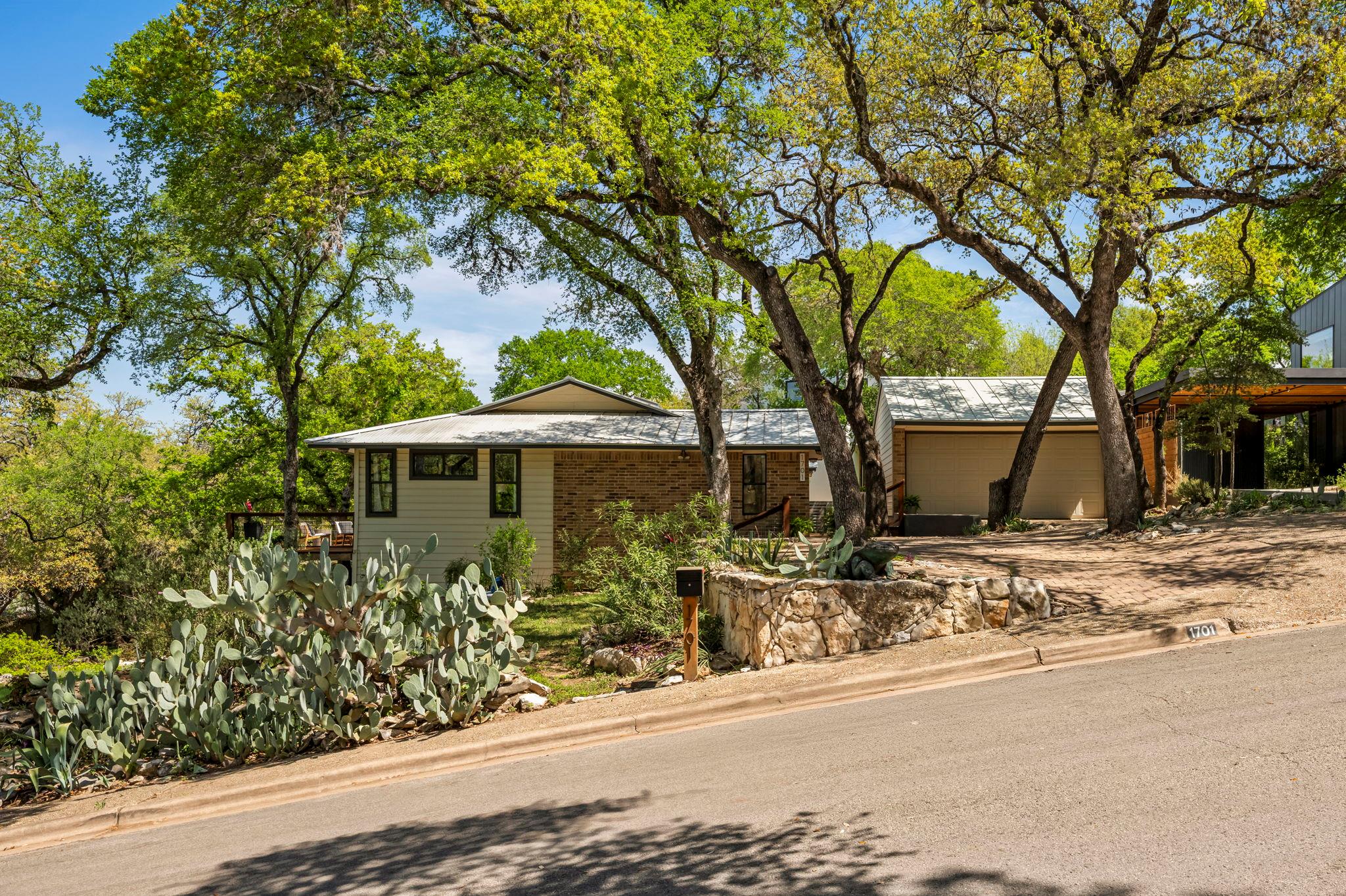1701 Cresthaven Dr, Austin, TX 78704
