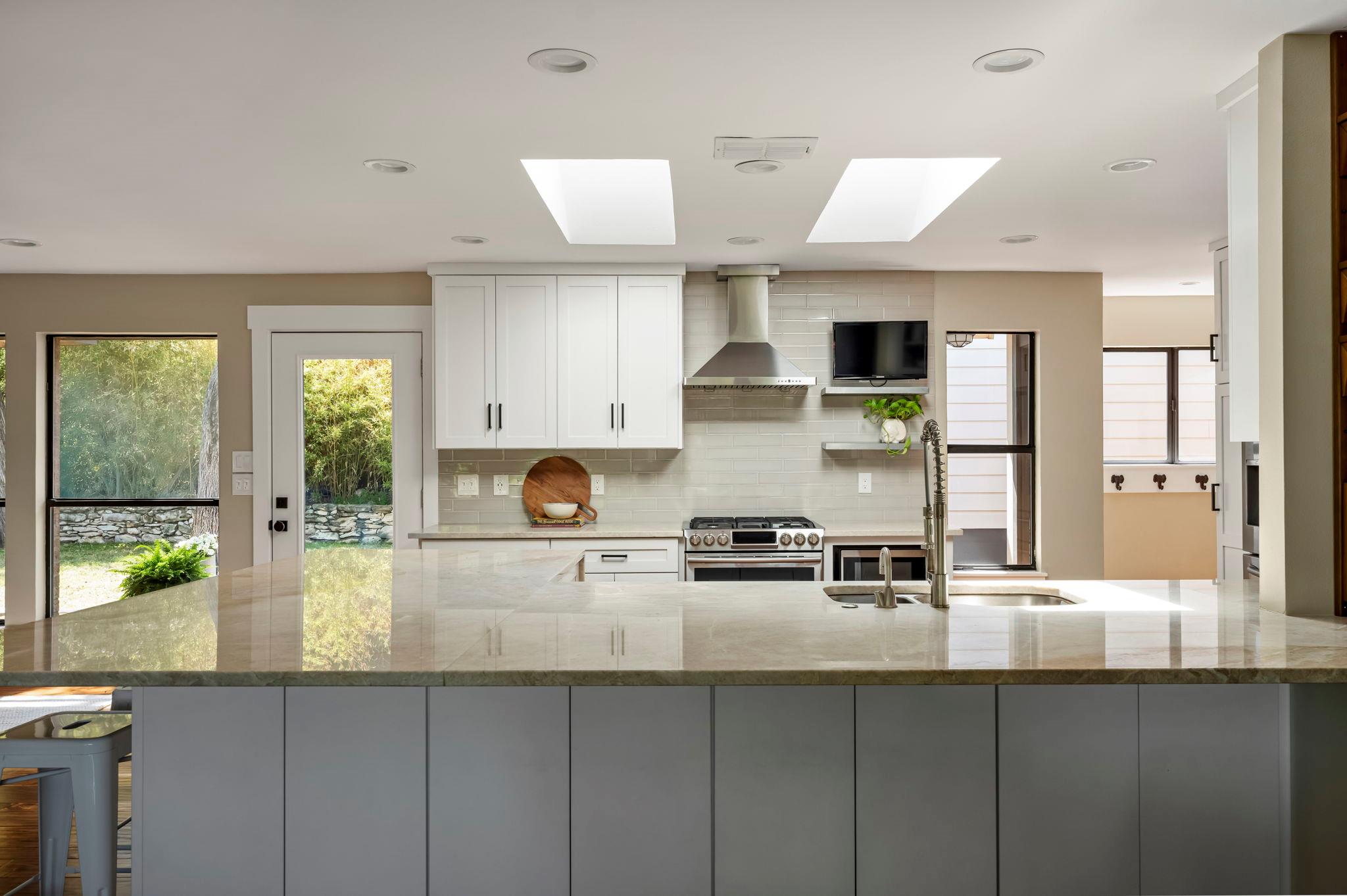 1701 Cresthaven Dr, Austin, TX 78704