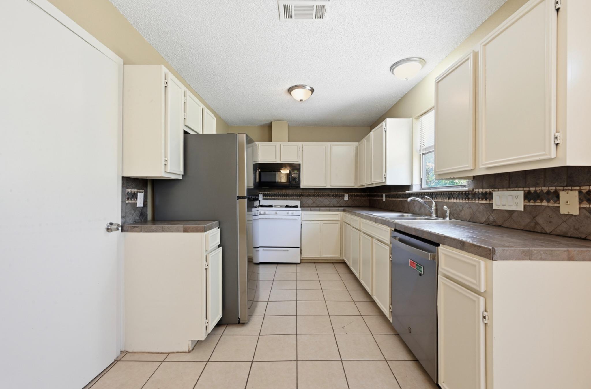 8011 Lazy Ln # B, Austin, TX 78757