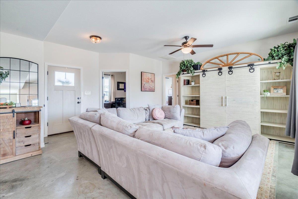 1172 Limestone Dr, Lampasas, TX 76550