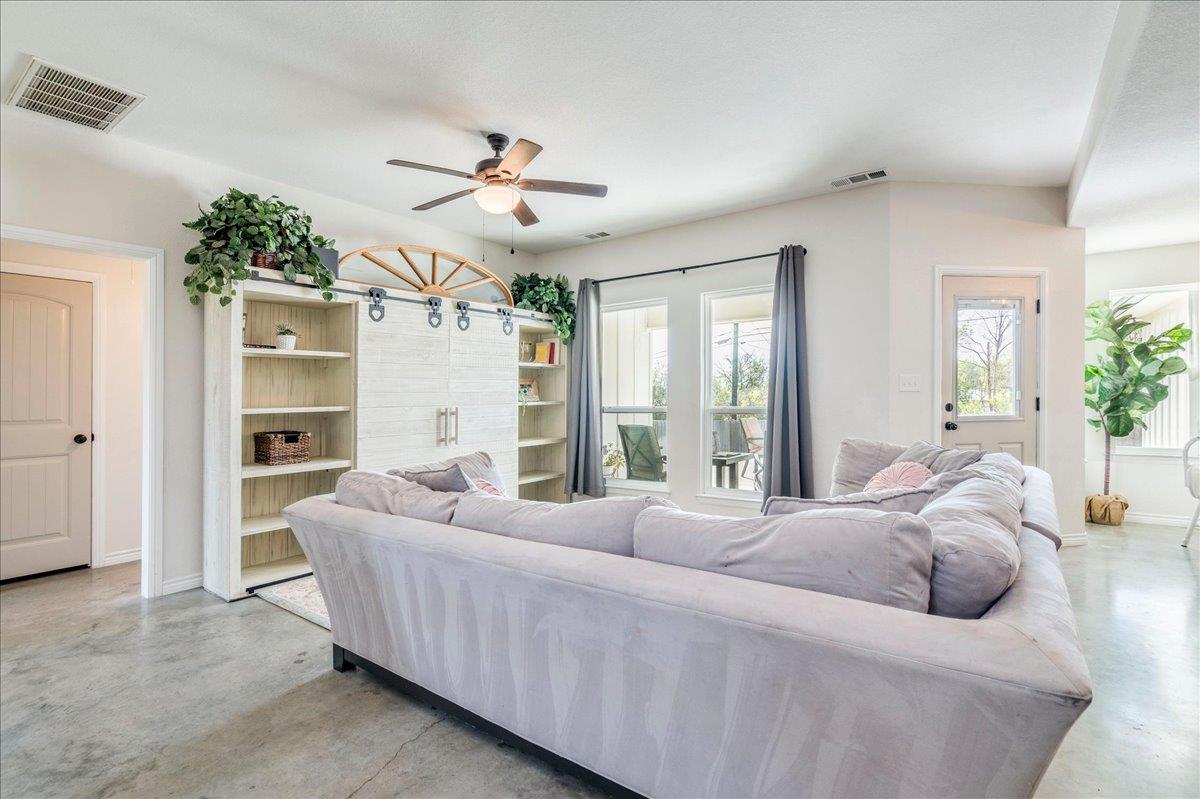 1172 Limestone Dr, Lampasas, TX 76550