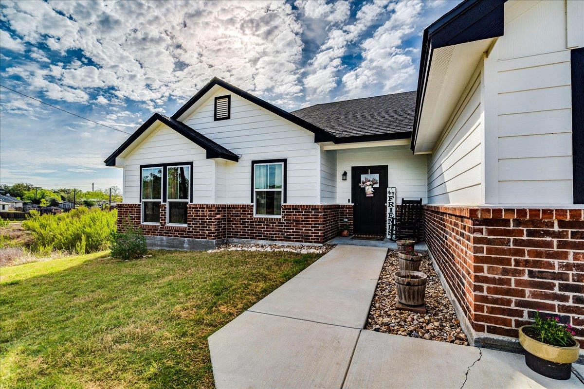 1172 Limestone Dr, Lampasas, TX 76550