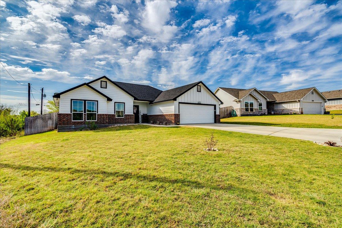 1172 Limestone Dr, Lampasas, TX 76550